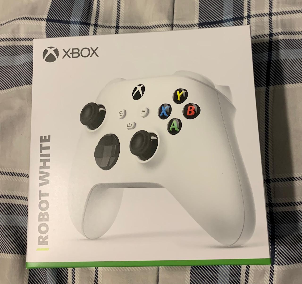 xbox series x/s/one/pc controller in robot white (new and sealed)