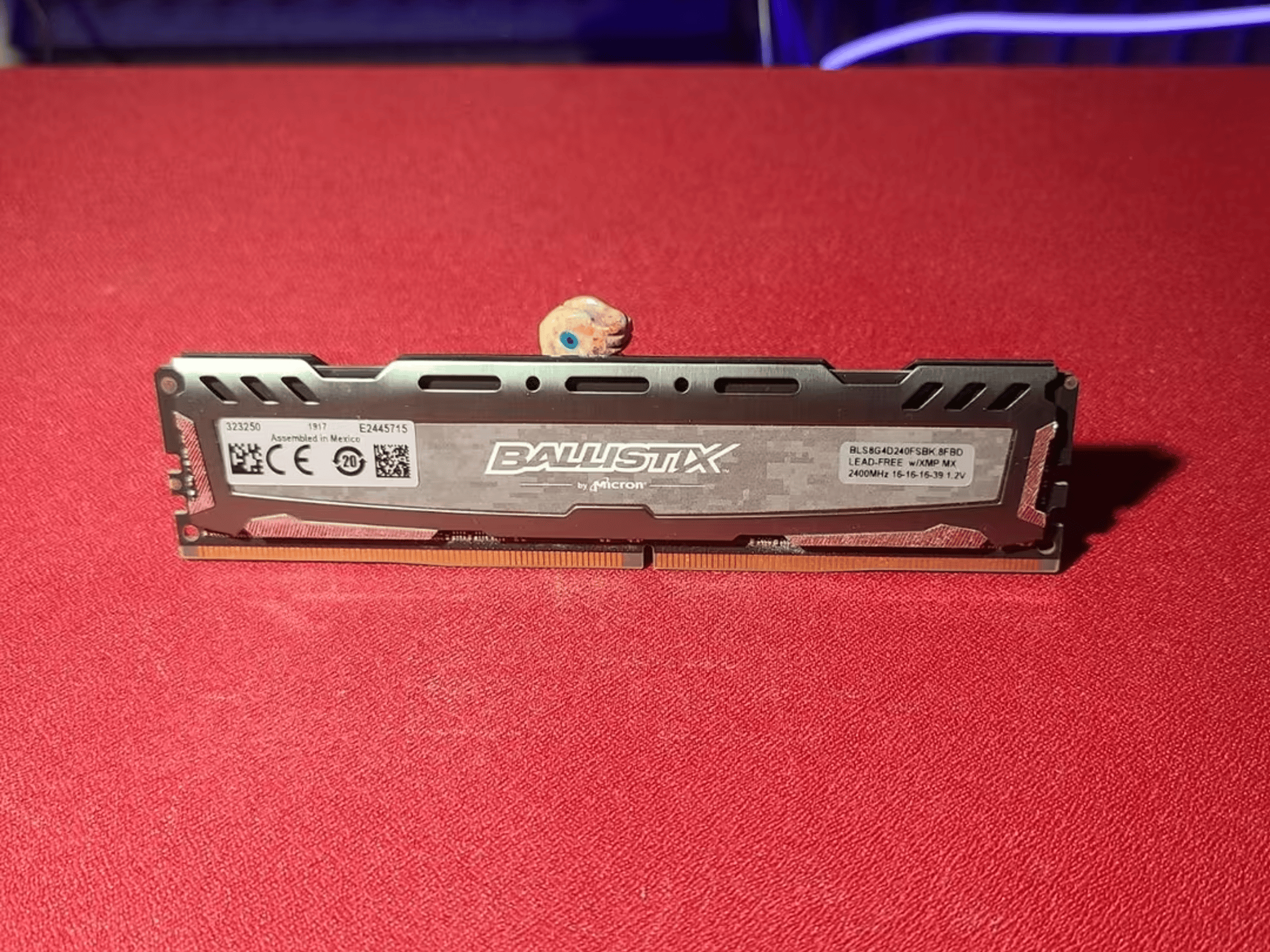 1x Crucial Ballistix Sport 8GB DDR4 2400MHz 