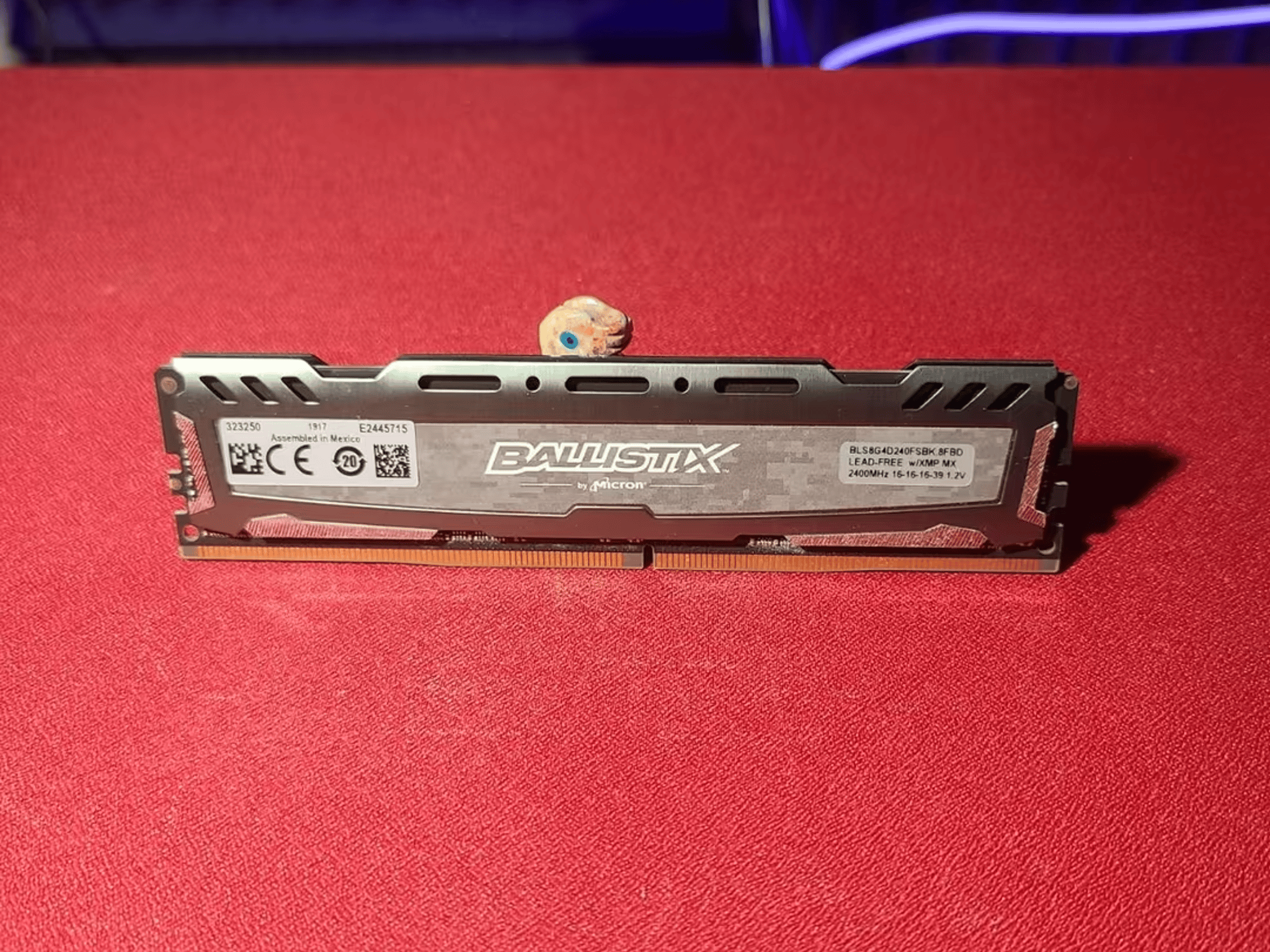 1x Crucial Ballistix Sport 8GB DDR4 2400MHz 