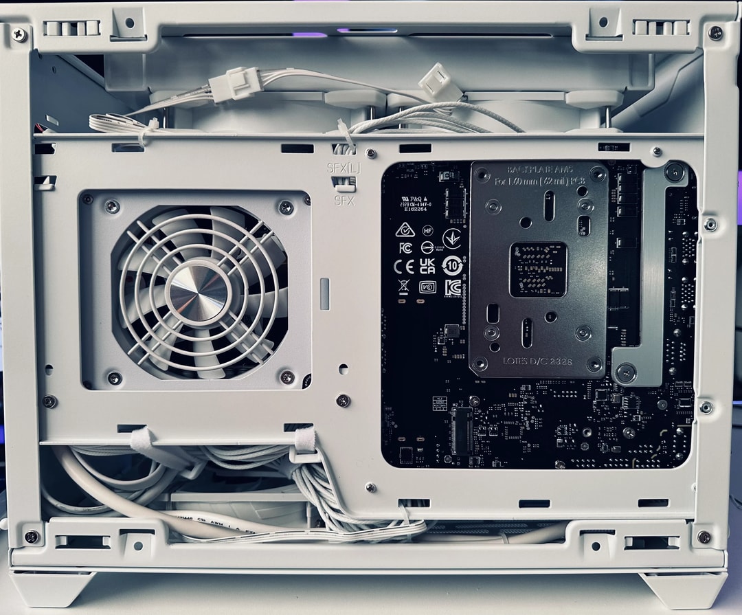 SAKURA RX 7800XT 16 GB | AMD 7600X3D | SFX MINI ITX BUILD