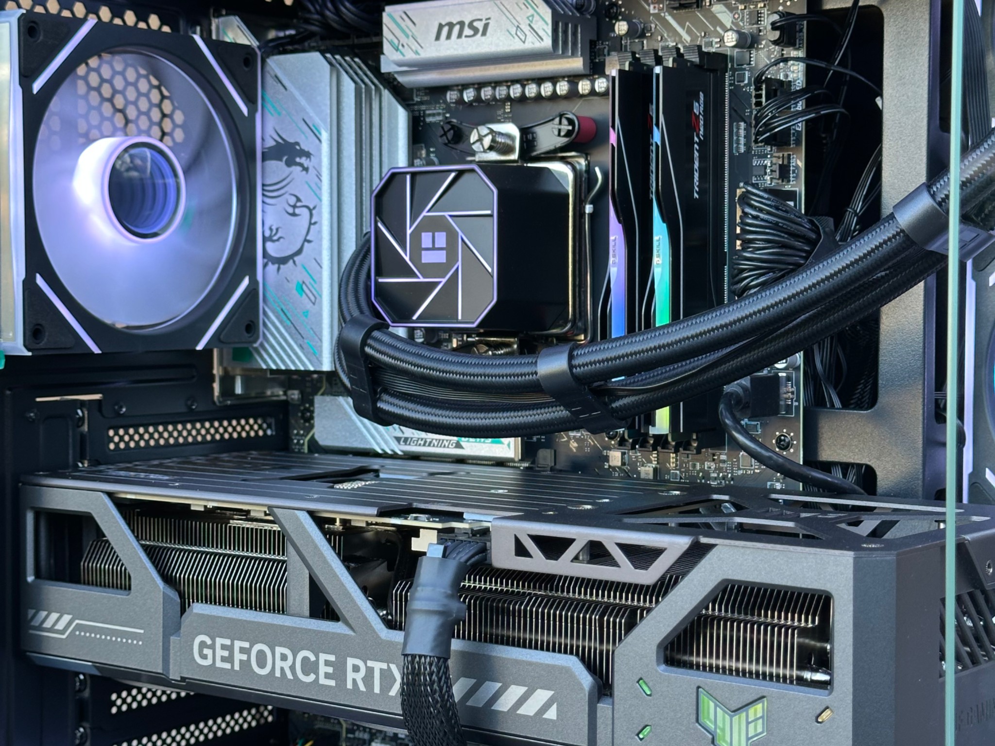 Rtx 5080 \ Ryzen 7 9800X3D \ 32GB DDR5 \ 2TB nvme ssd \ 1000w Gold psu \ Windows 11 Pro