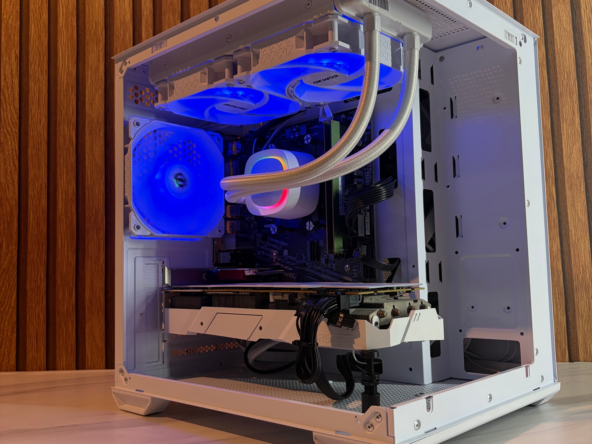 RTX 2070 SUPER | Ryzen 5 5500 | 16 GB DDR4 | 500GB SSD | 240MM