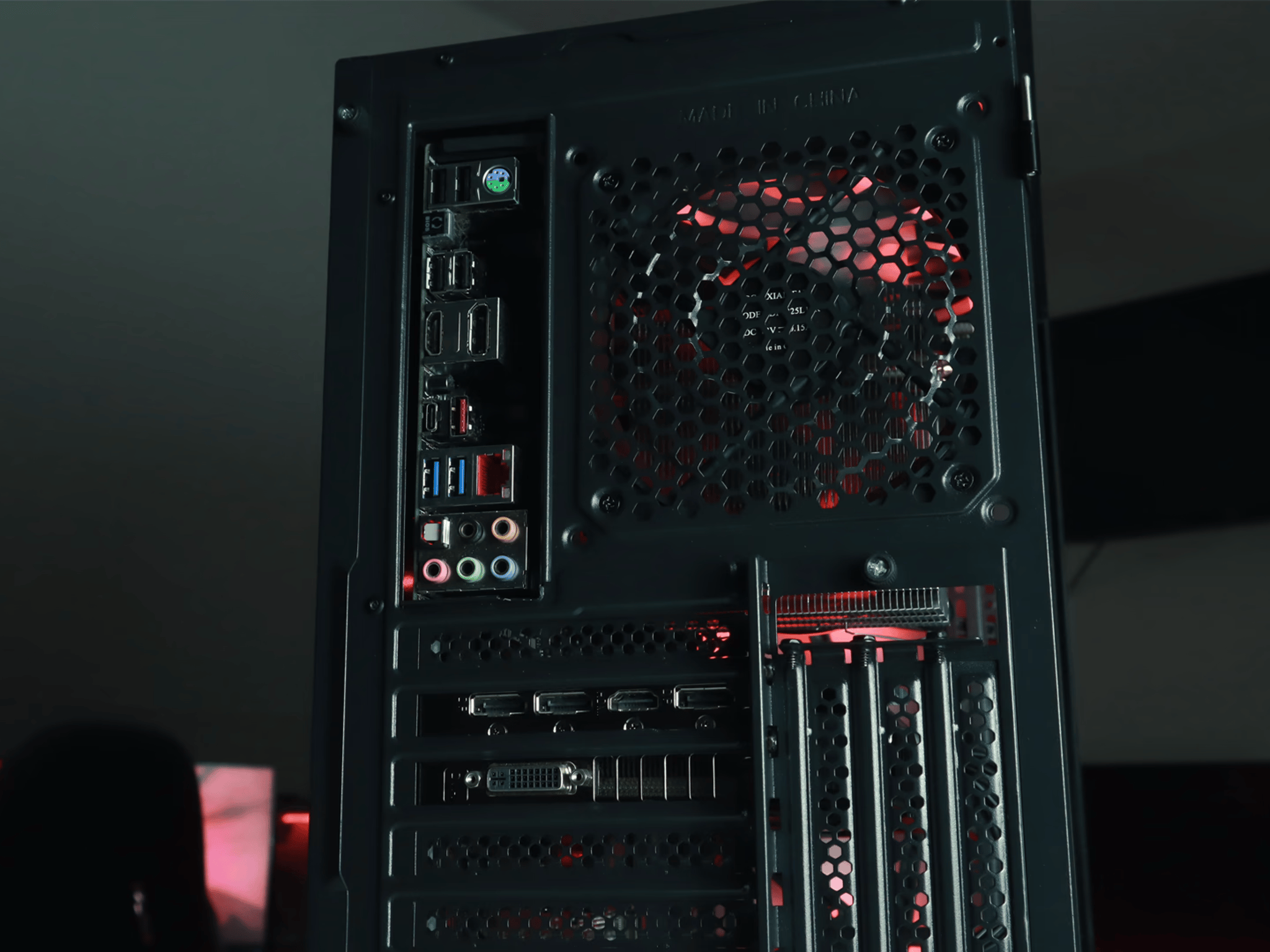 embr | i7 6700/GTX 980 RGB Gaming PC 