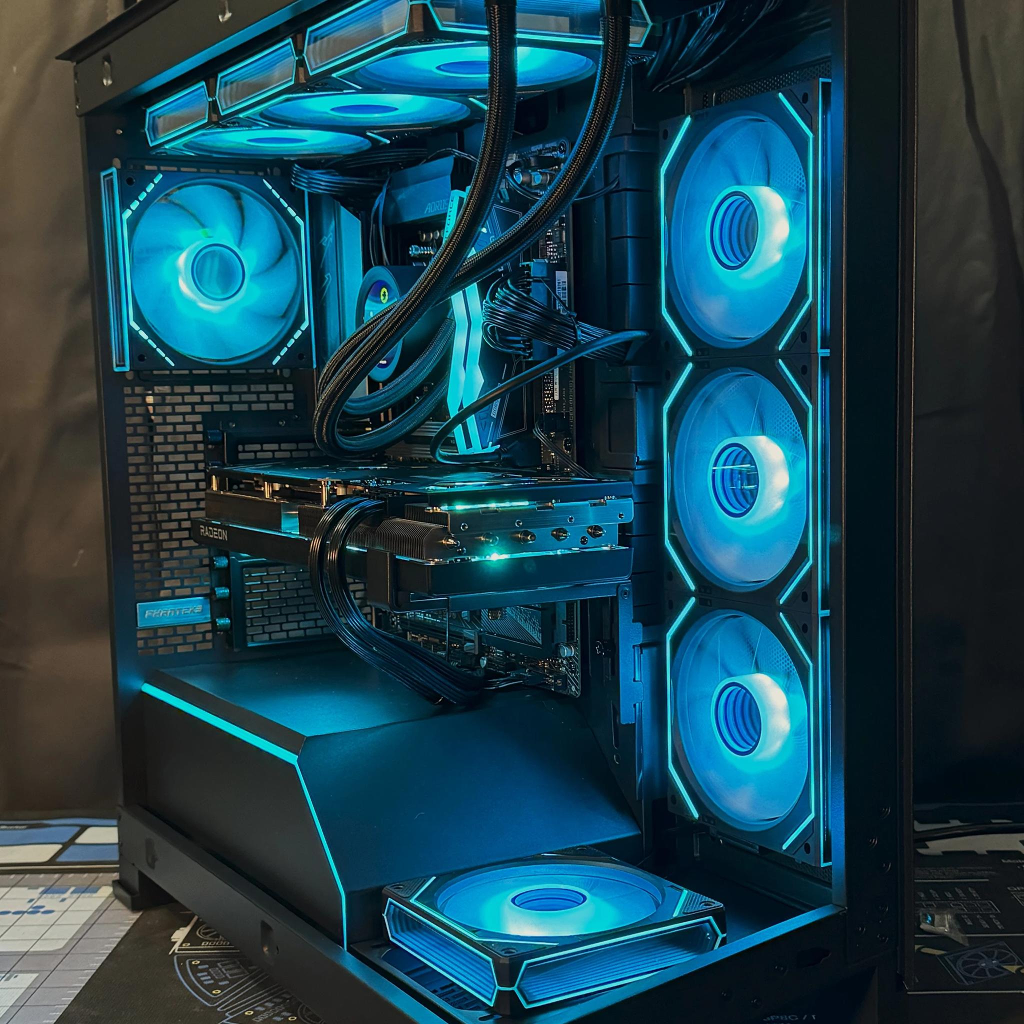 Blue Beetle|Ryzen 7 7700X|RX 7900GRE|32GB RAM|4TB SSD