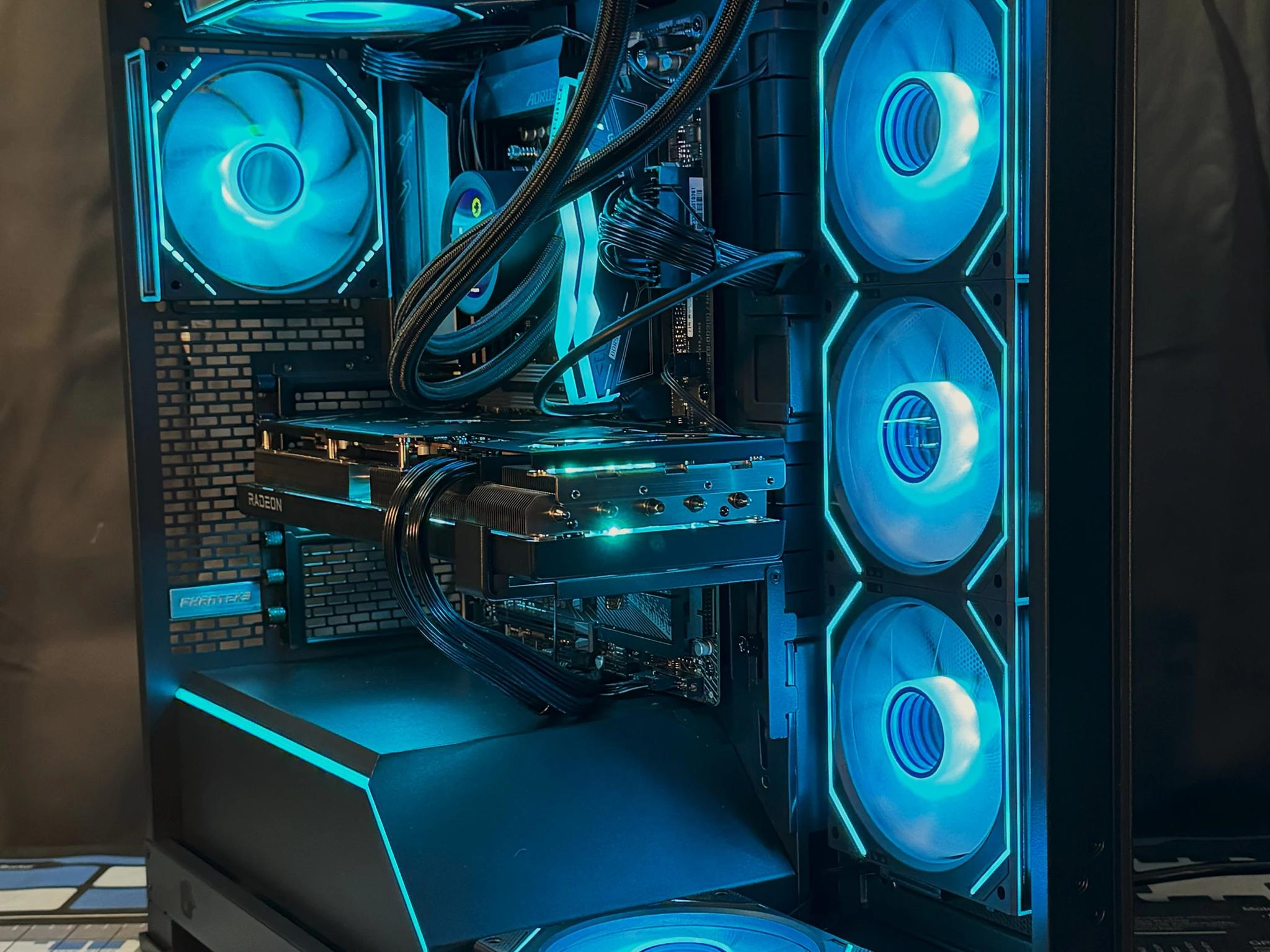 Blue Beetle|Ryzen 7 7700X|RX 7900GRE|32GB RAM|4TB SSD