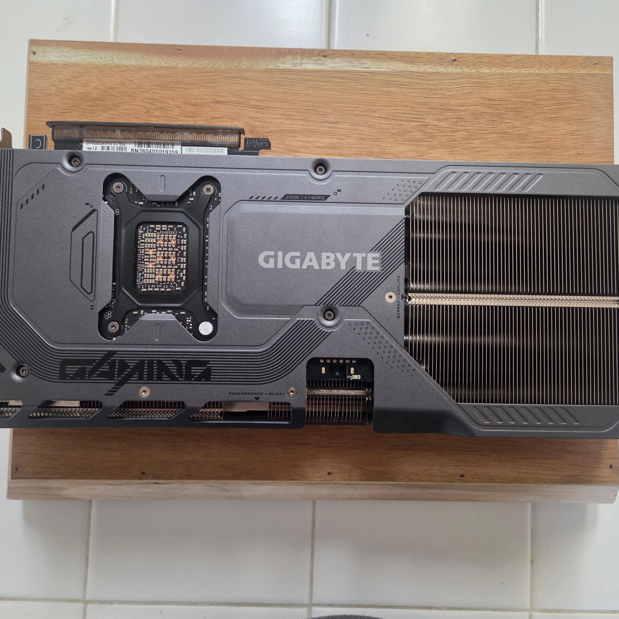 GIGABYTE GeForce RTX 5080 GAMING OC 16G