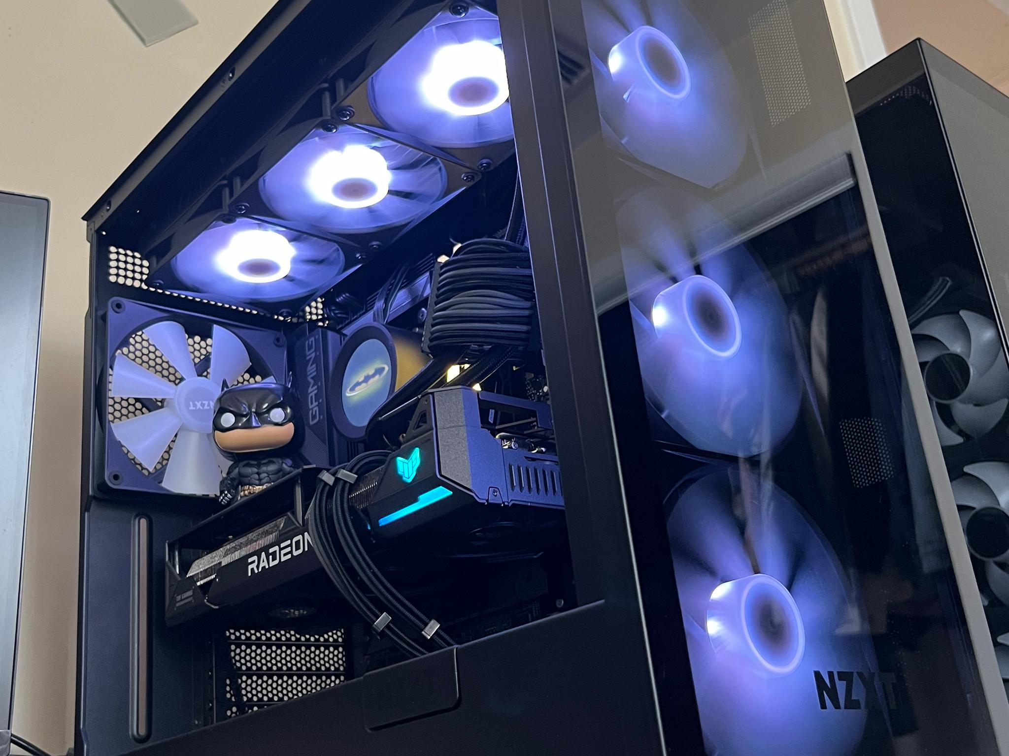 “The Batman” Ryzen 7 7800X3D, RX 7800 XT, 32GB DDR5, 1.5TB NVMe