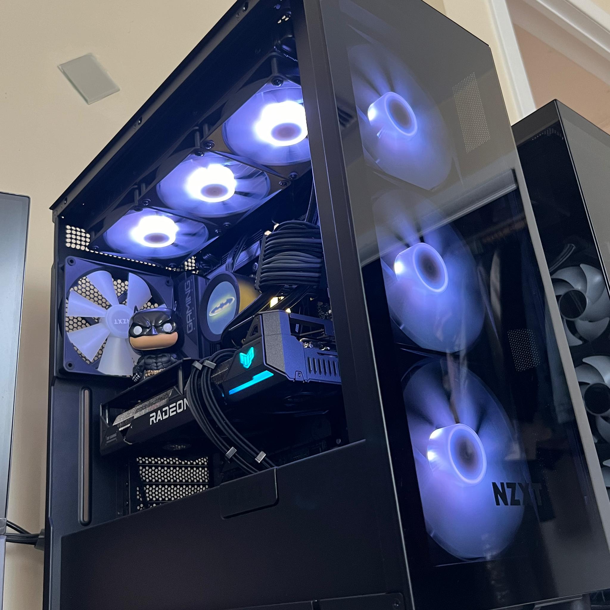 “The Batman” Ryzen 7 7800X3D, RX 7800 XT, 32GB DDR5, 1.5TB NVMe