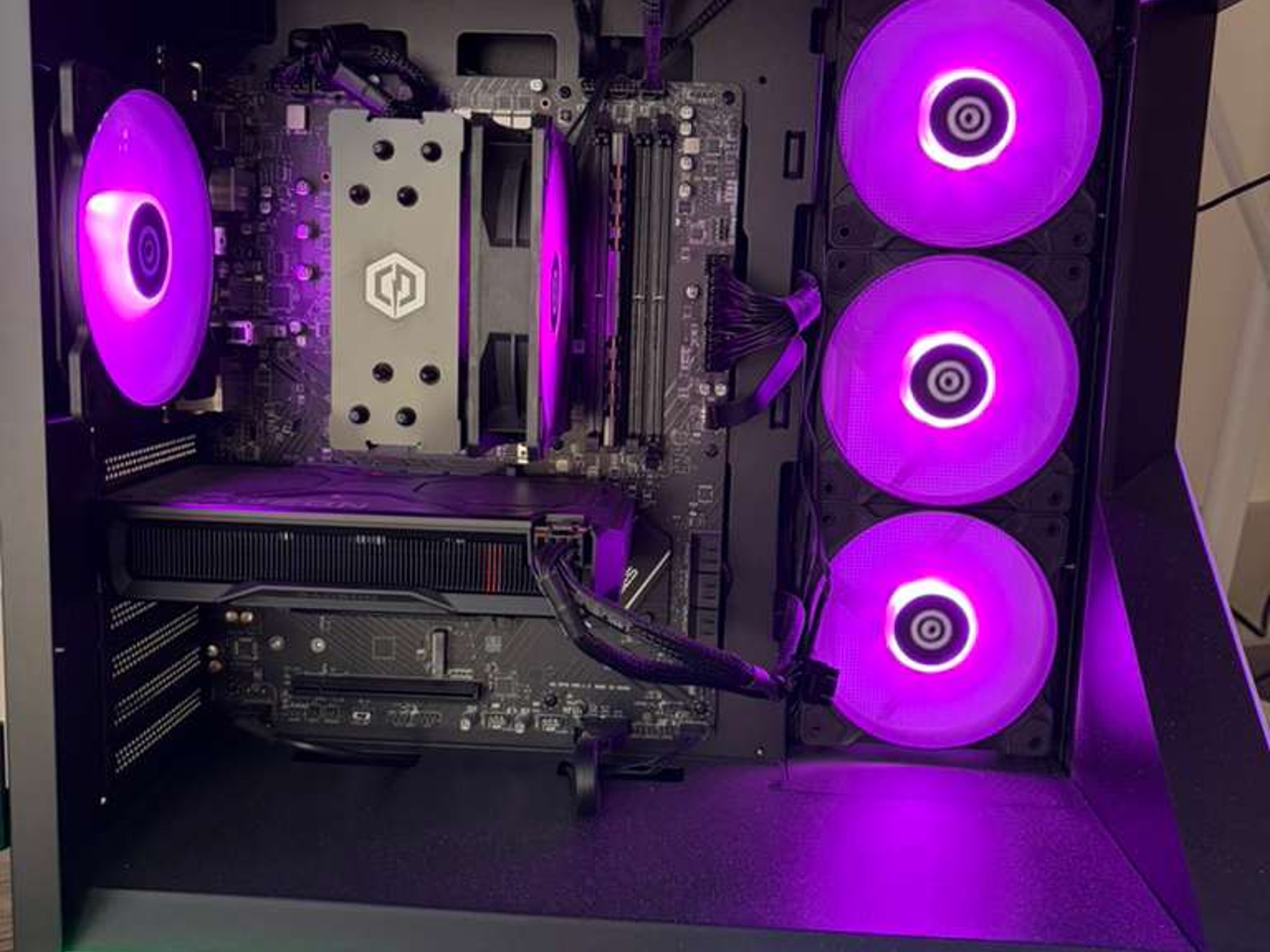 CyberPowerPC - AMD Ryzen 7 8700F - 16GB Memory - AMD Radeon RX 7600 8GB - 1TB PCIe 4.0 SSD - White
