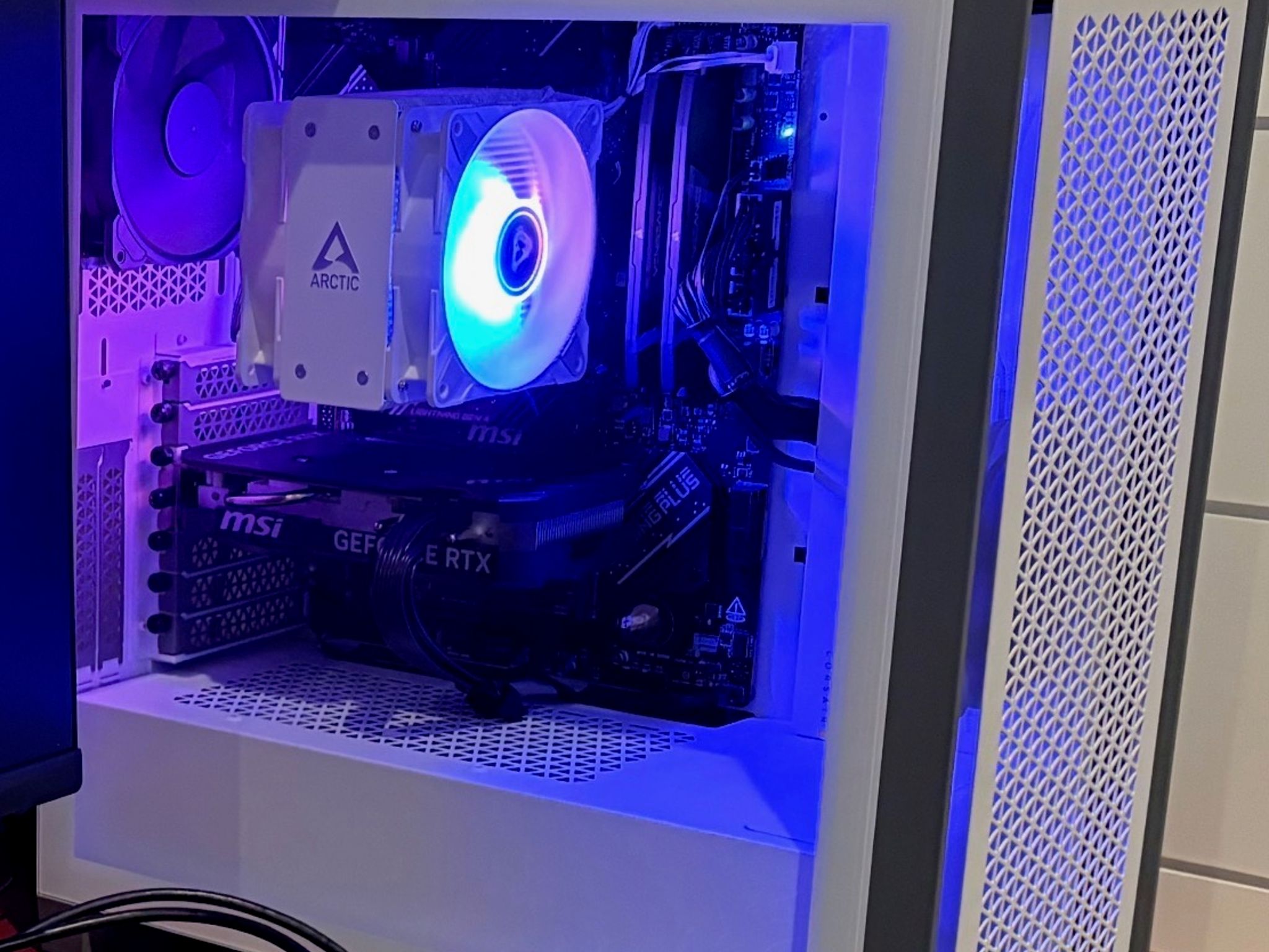 White 1080p High- 1440p Medium Gaming PC. |32 GB DDR5 | Ryzen 5 7600X | 1TB Storage |