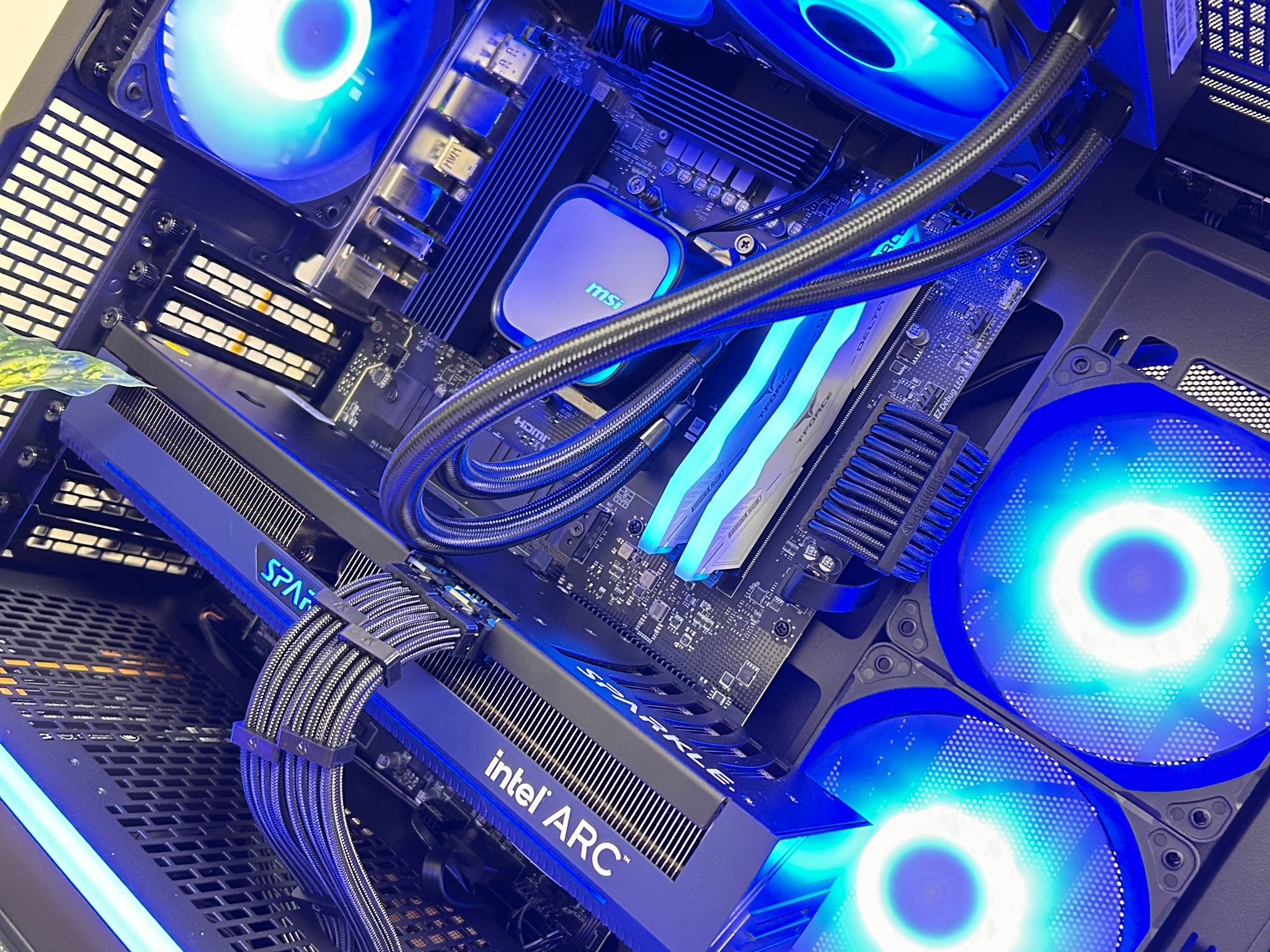 ⚡ TITAN ARC 16 | Ryzen 5 7600X + Arc A770 16GB | 32GB DDR5 | 2TB | Gaming + Local AI 🤖🎮