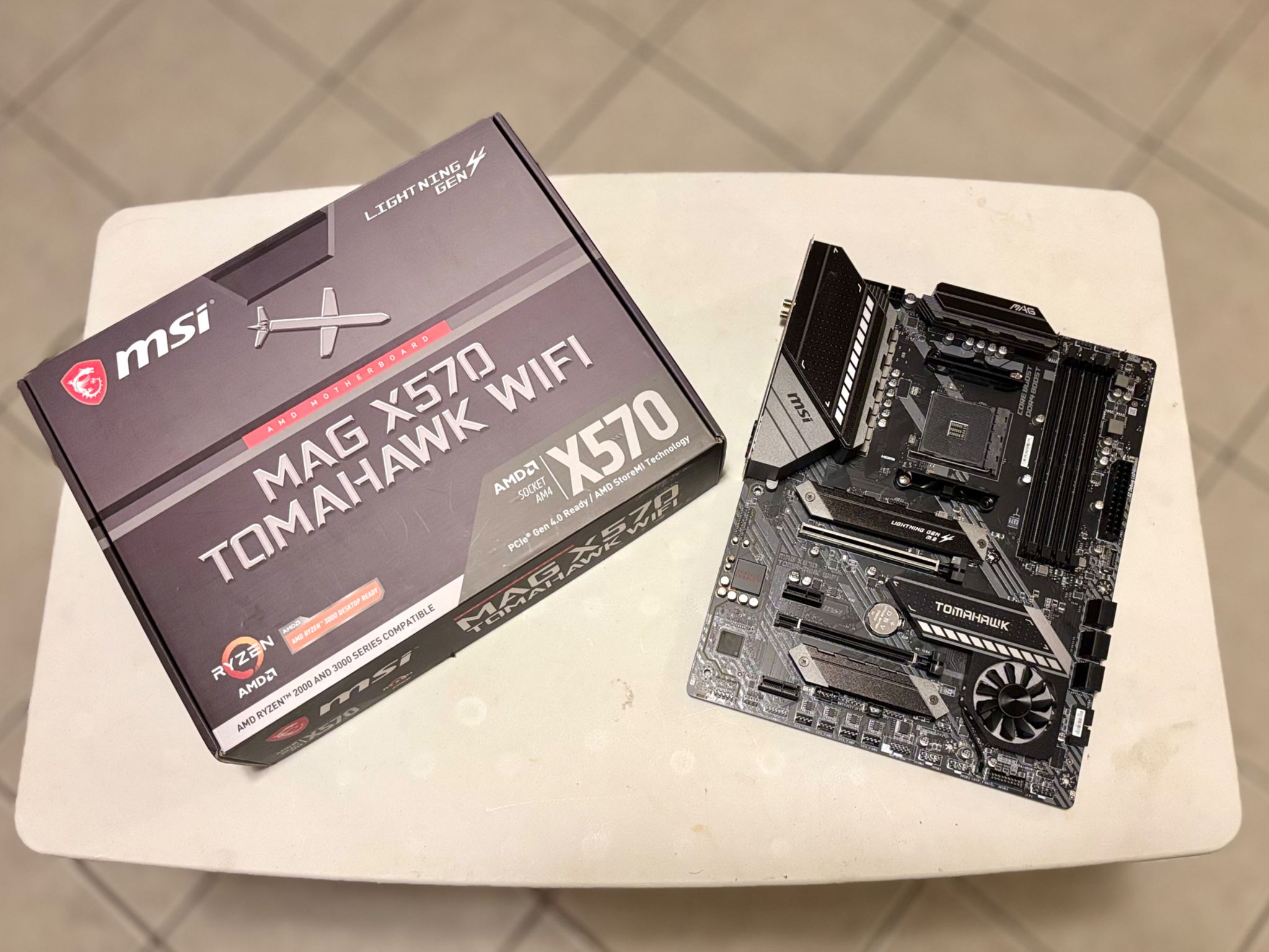 MSI MAG X570 TOMAHAWK WIFI Motherboard
