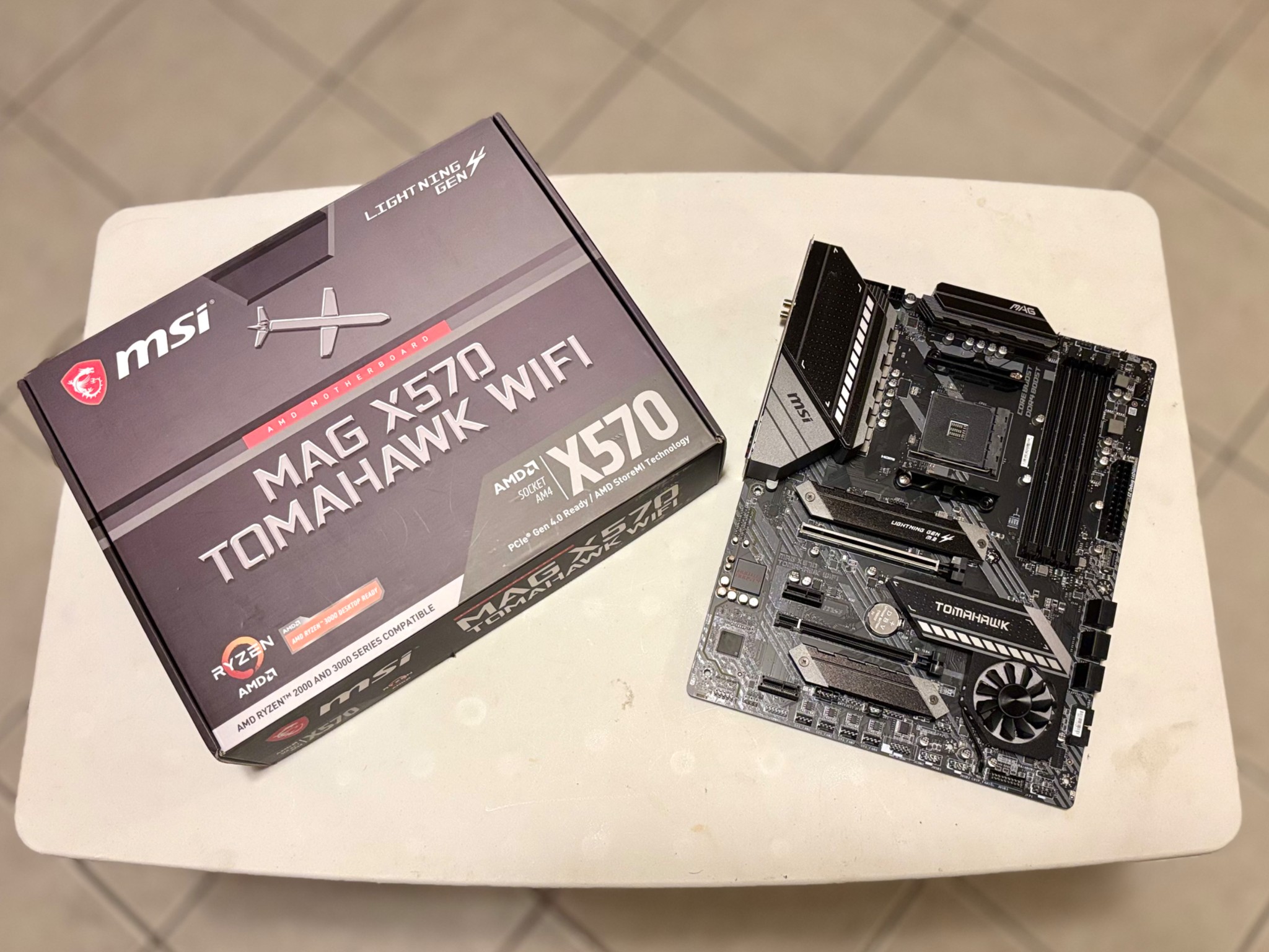 MSI MAG X570 TOMAHAWK WIFI Motherboard