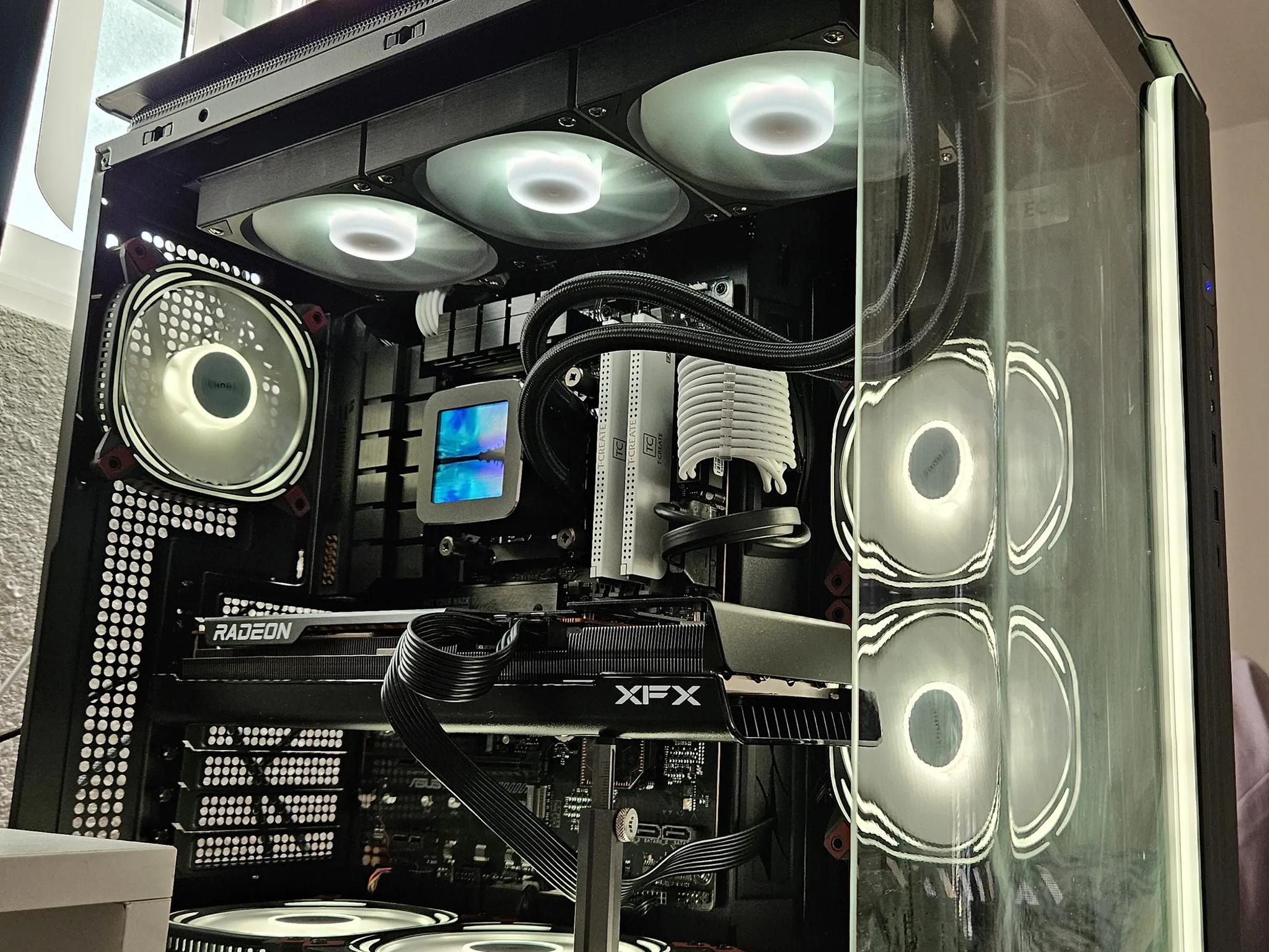 RX 7800 XT Gaming PC / Ryzen 7 7700X / 32GB DDR5 / 1TB M.2 NVMe / B650E / Montech King 95 / P30