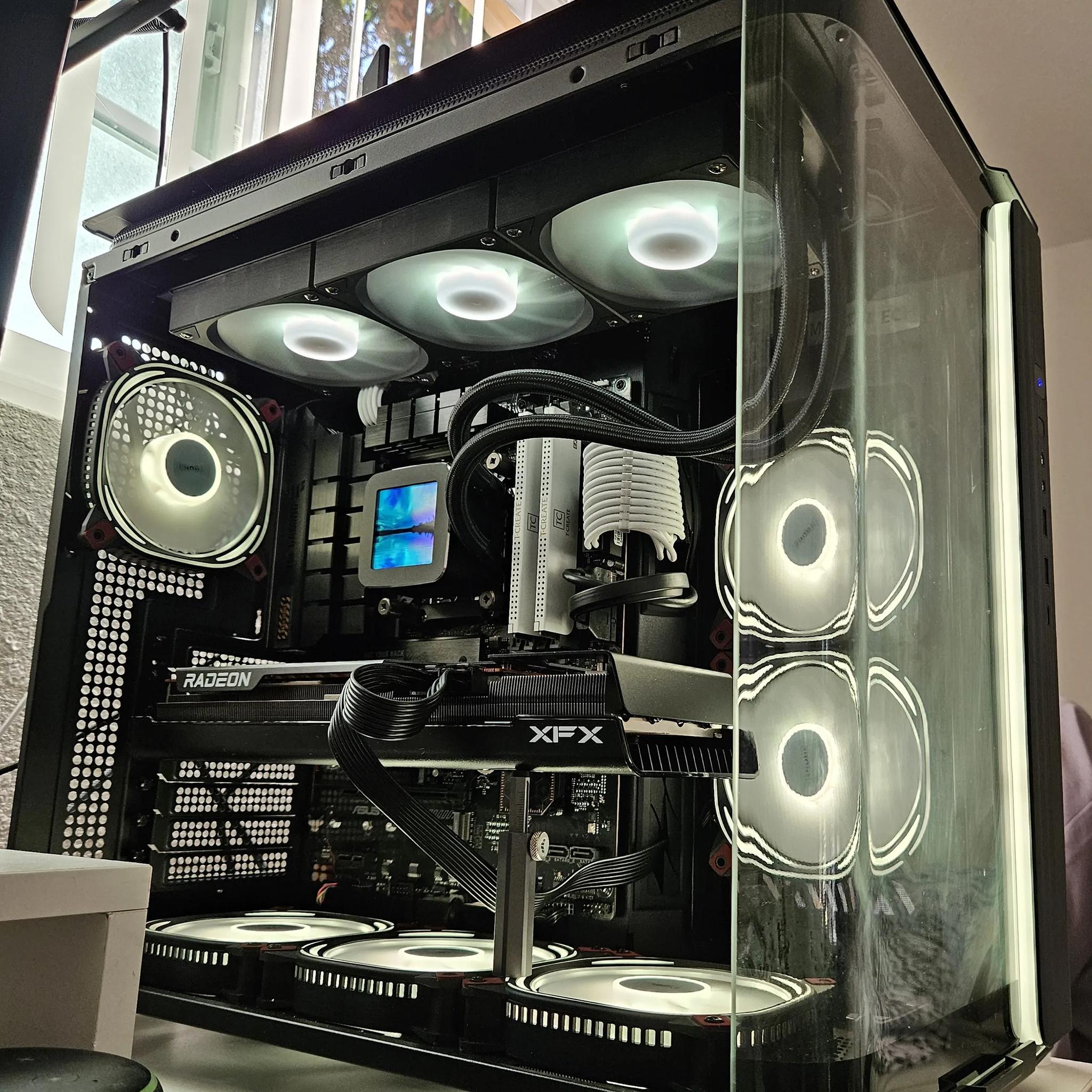RX 7800 XT Gaming PC / Ryzen 7 7700X / 32GB DDR5 / 1TB M.2 NVMe / B650E / Montech King 95 / P30