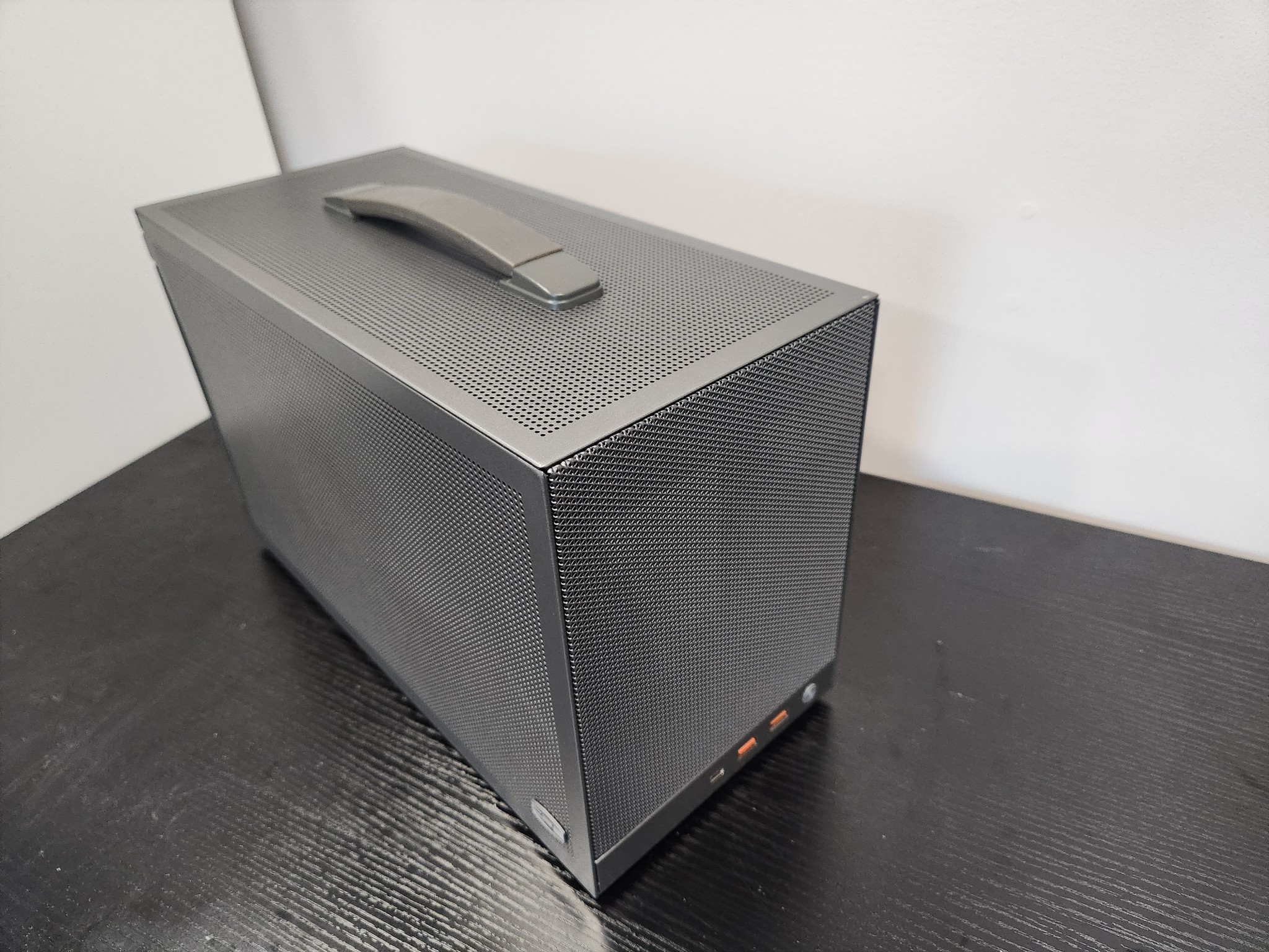 RTX 4060 TI 16 GB / Ryzen 5600 X3d powerhouse travel gaming pc!