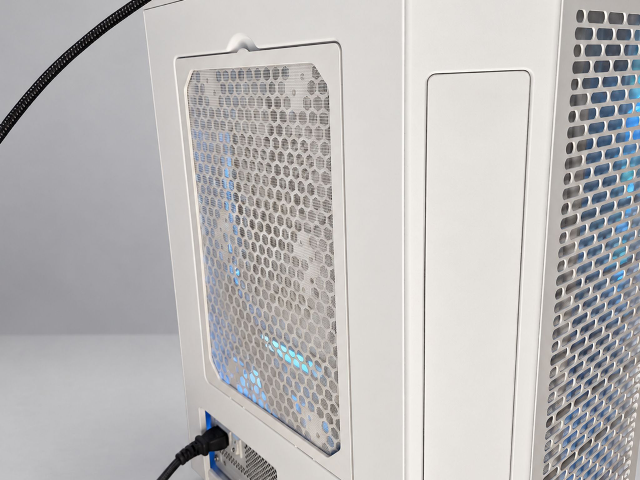 RX 9070 XT 16GB 4K Gaming PC | Ryzen 5 7600X3D | 32GB DDR5 6400 | 2TB NVMe | Arctic Titan | Wi-Fi