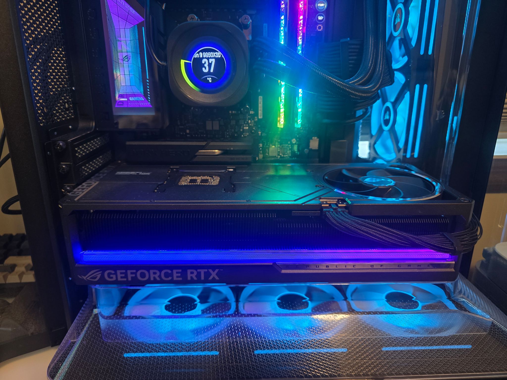 ASUS ROG Strix LC GeForce RTX 5090 Astral