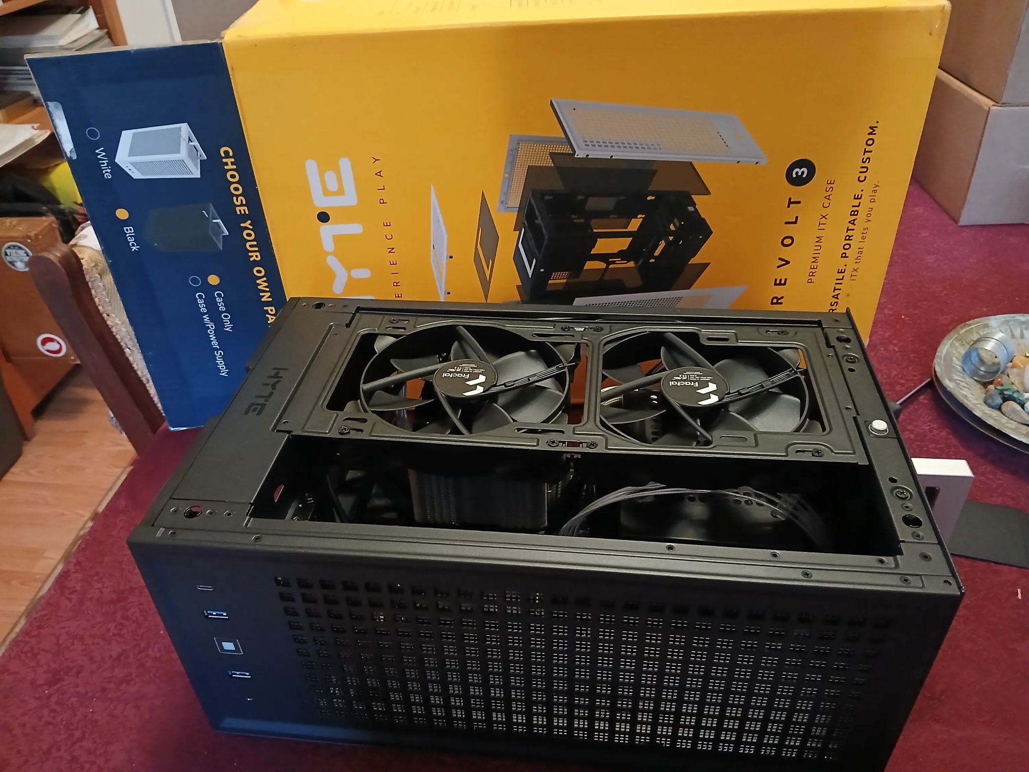 Gigabyte A620i AX itx, Ryzen 7500F, Corsair SF600, Hyte Revolt 3