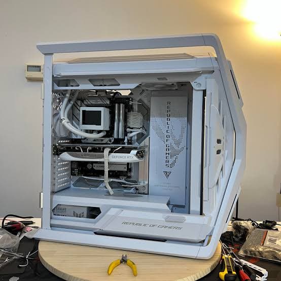 Open Box Asus Rog Hyperion WHITE