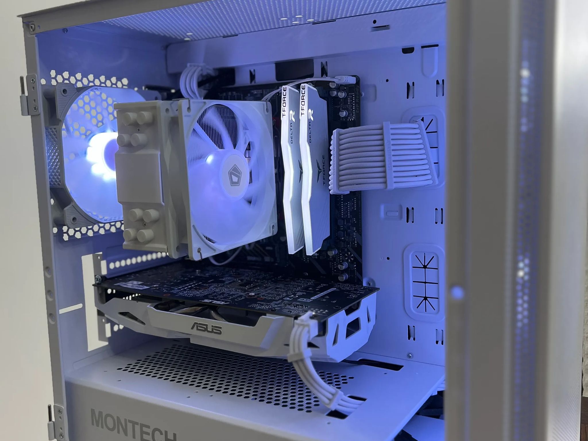 ⚪❄️ Ryzen 5 3600 | GTX 1060 6GB 🧊| 16GB Ram 🧊| 512GB Gen4 NVME ❄️Custom White PC ⚪