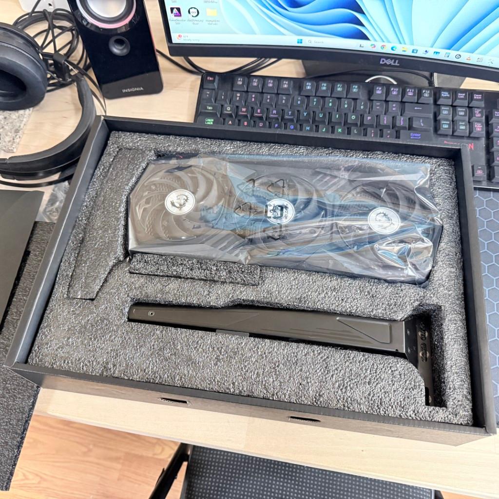 Gigabyte GeForce Gaming X Trio RTX 3090 24GB - With box and Support Bracket