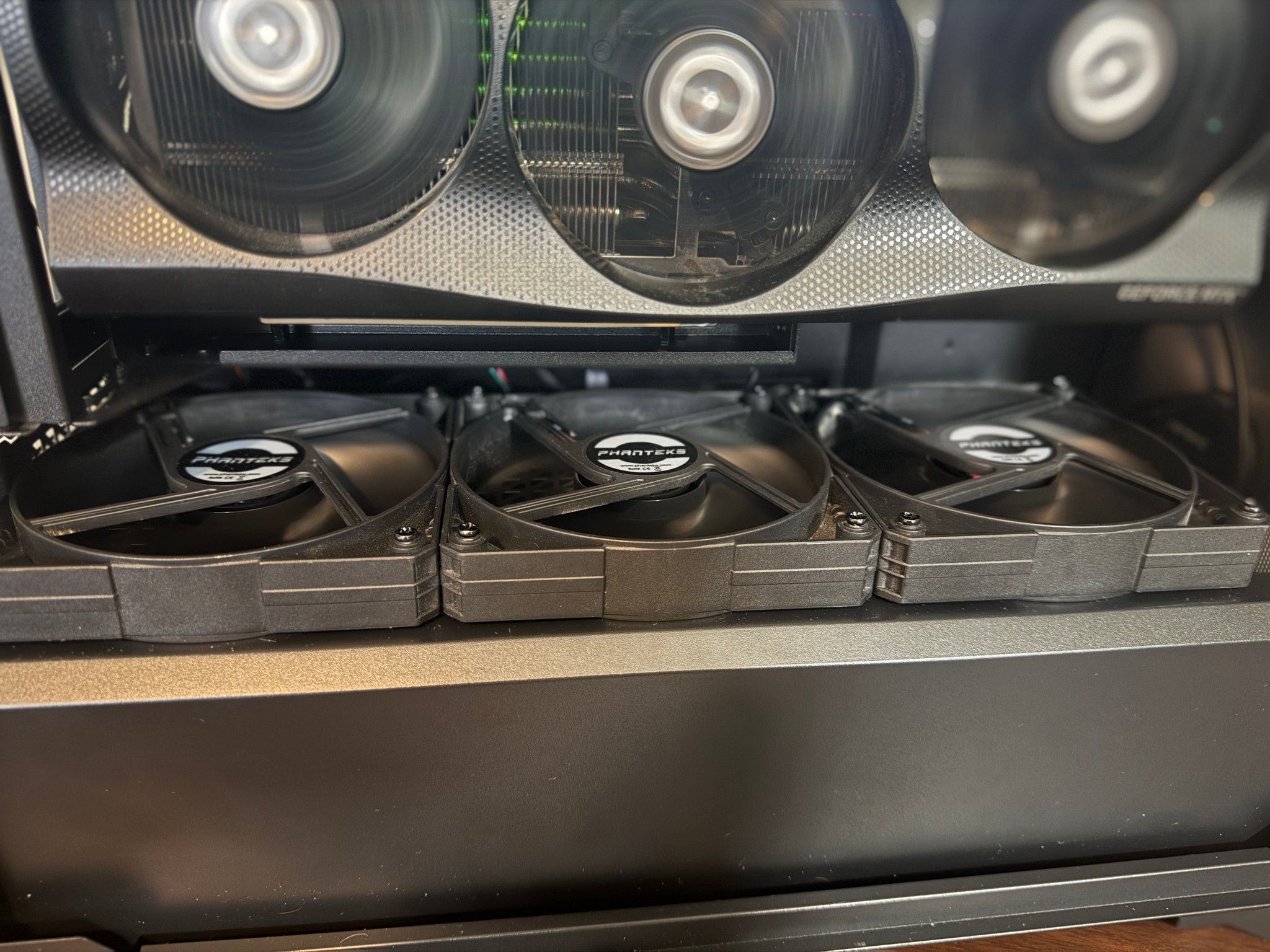 The Dark Sentinel – RTX 3090 Ti | 9950X | 64GB RAM | 4TB NVMe | 1000W Gold | AI & Creator Fortress
