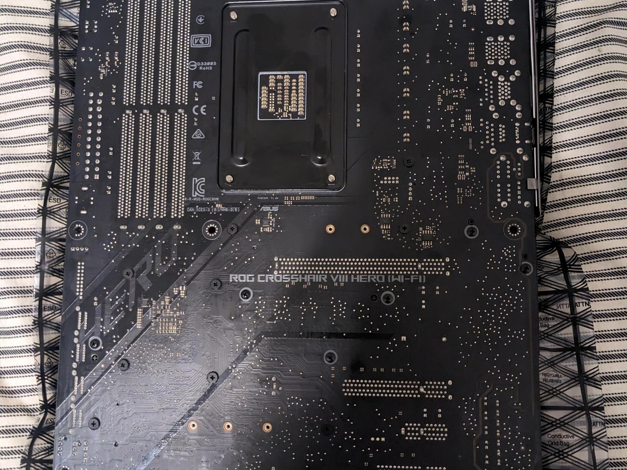 ASUS ROG Crosshair VIII Hero (WI-FI) - Image 2