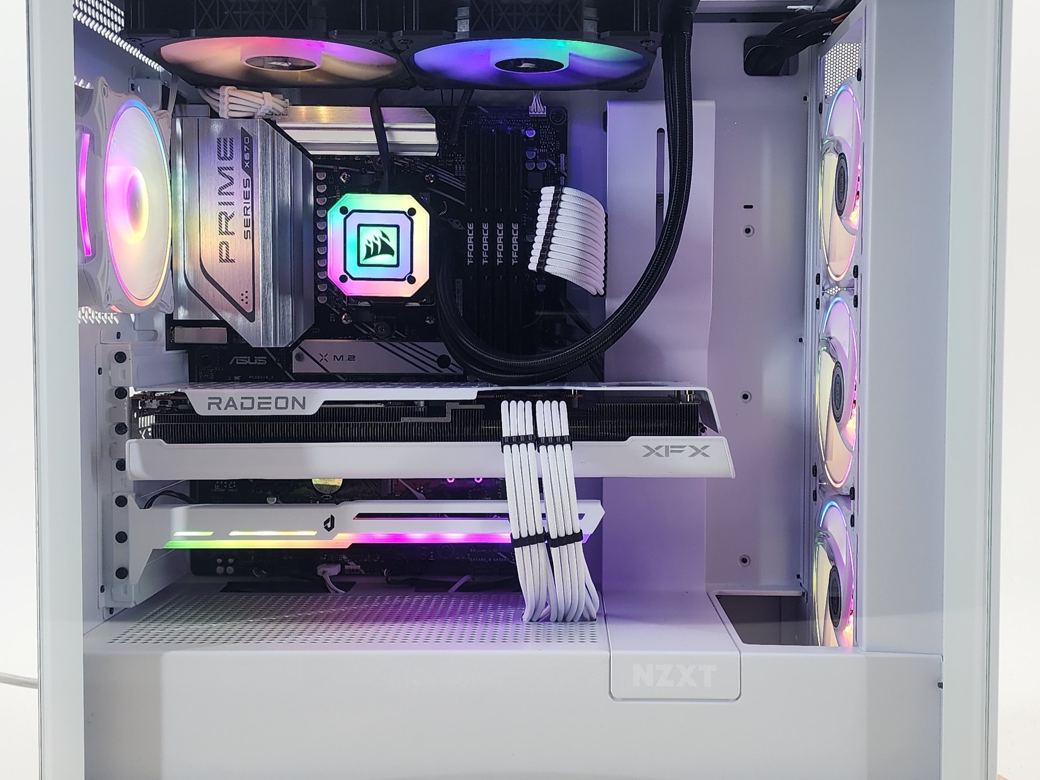 Gaming PC Ryzen 7 9700X 32GB RAM 1TB SSD RX 7800 XT 16GB Windows 11 Computer