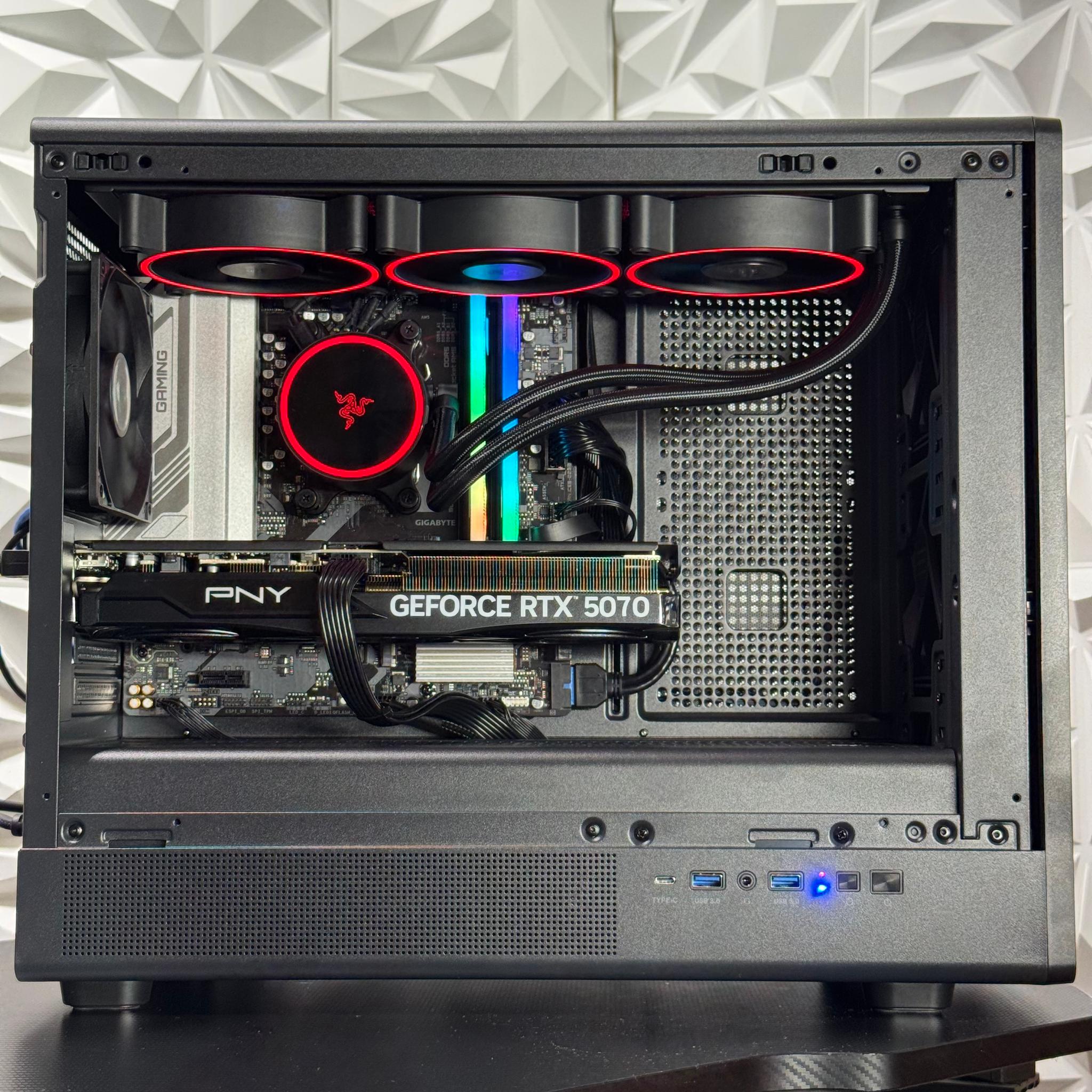 Rtx 5070 / Ryzen 9 7900X3D / 32GB 5200MHz DDR5 / 1Tb crucial Nvme / Windows 11 pro