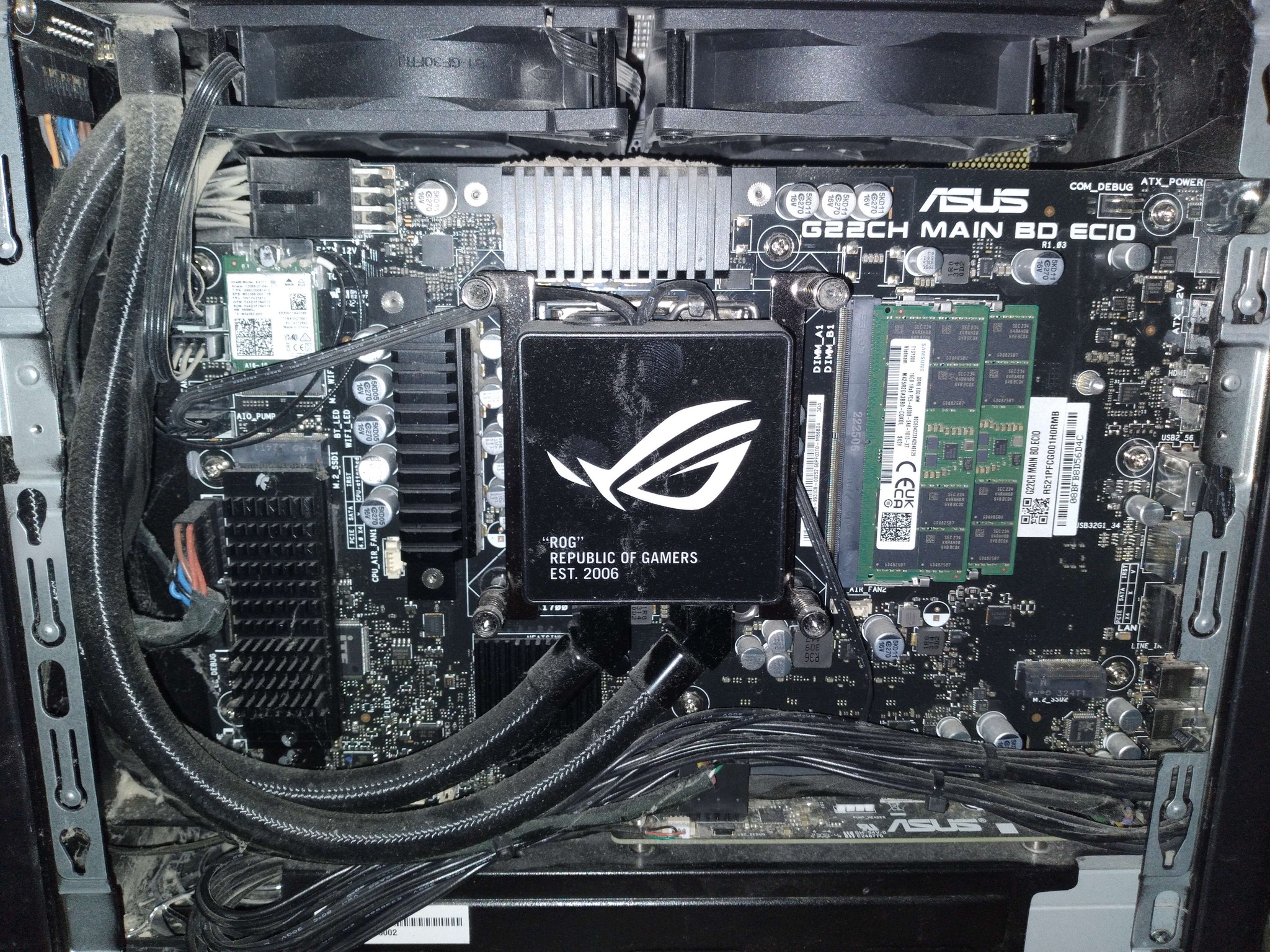 tiny but powerful ROG gaming pc