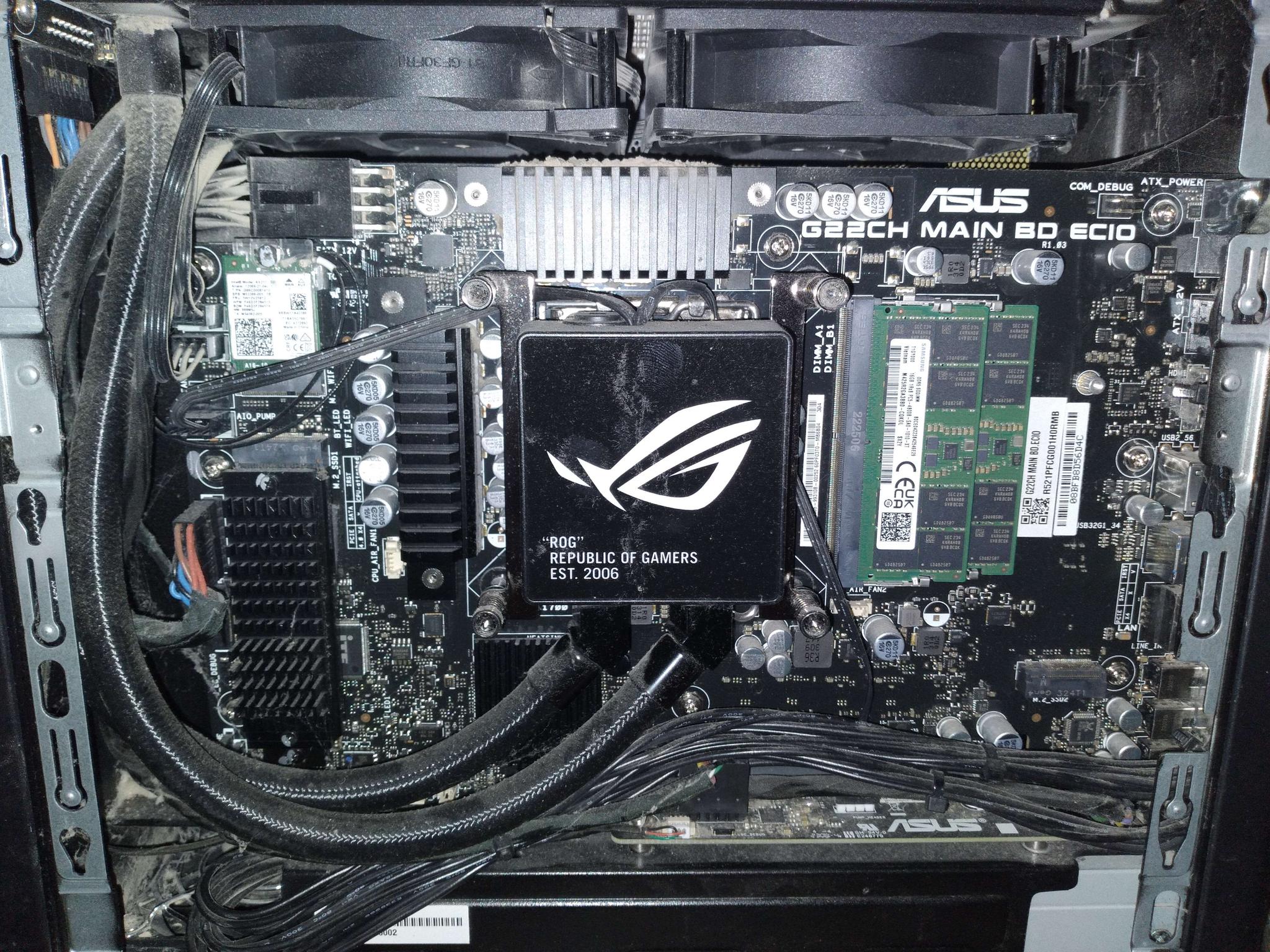 tiny but powerful ROG gaming pc