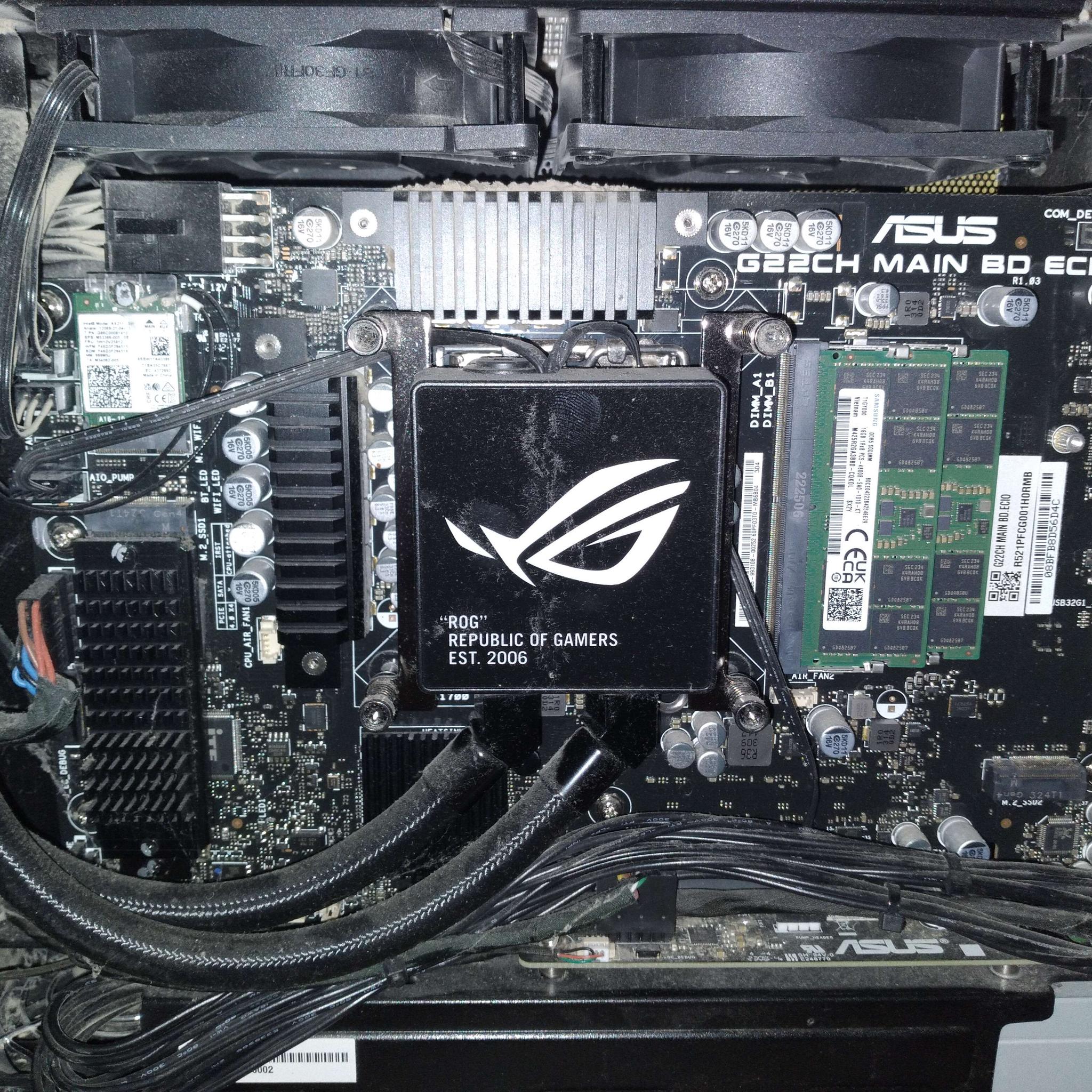 tiny but powerful ROG gaming pc