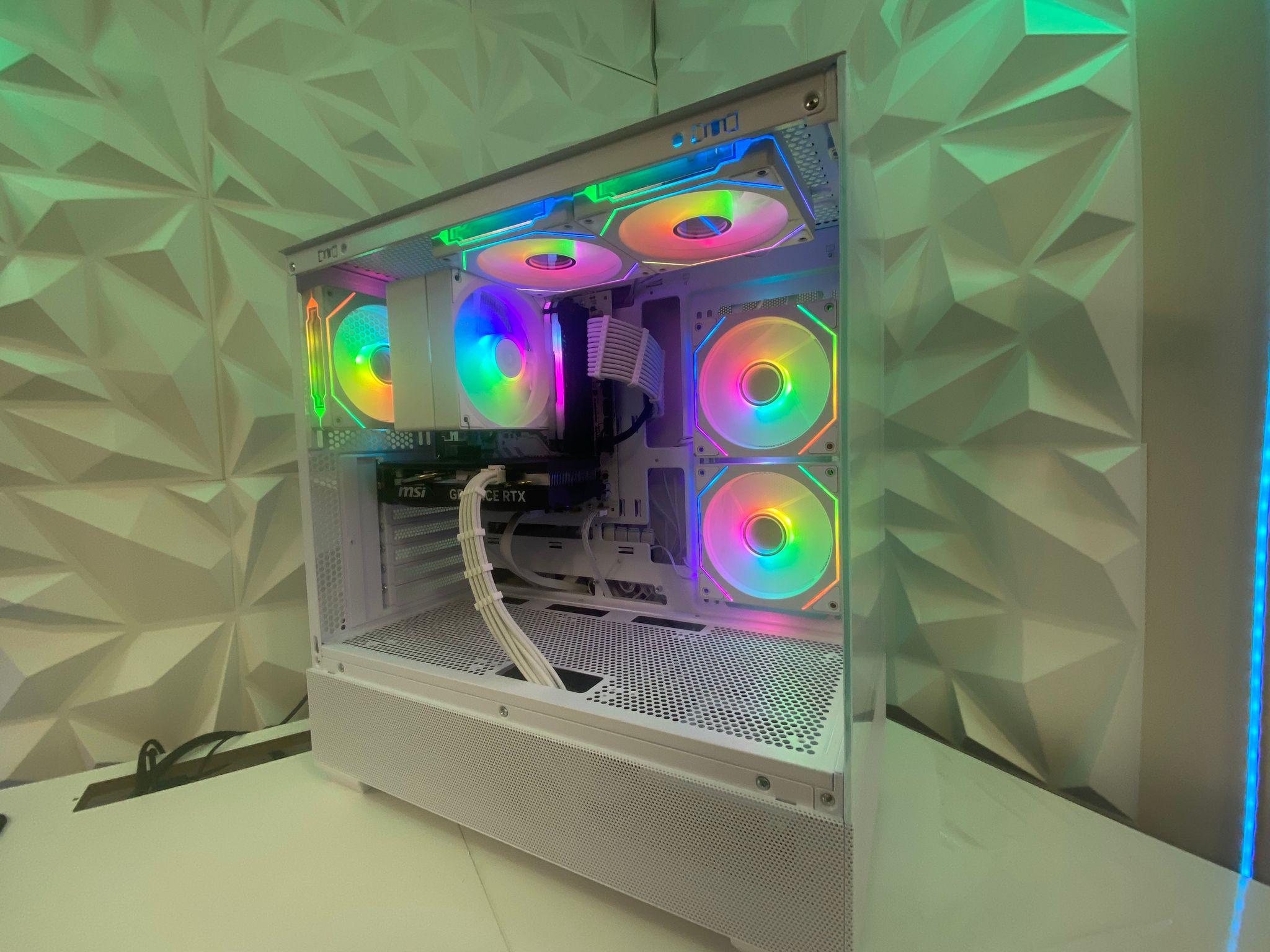 ❄️🧊💎- Whiteout 1440P Gaming PC | RTX 4060 | Ryzen 5 5600X | 32GB RAM | 1TB NVME SSD ❄️🧊💎