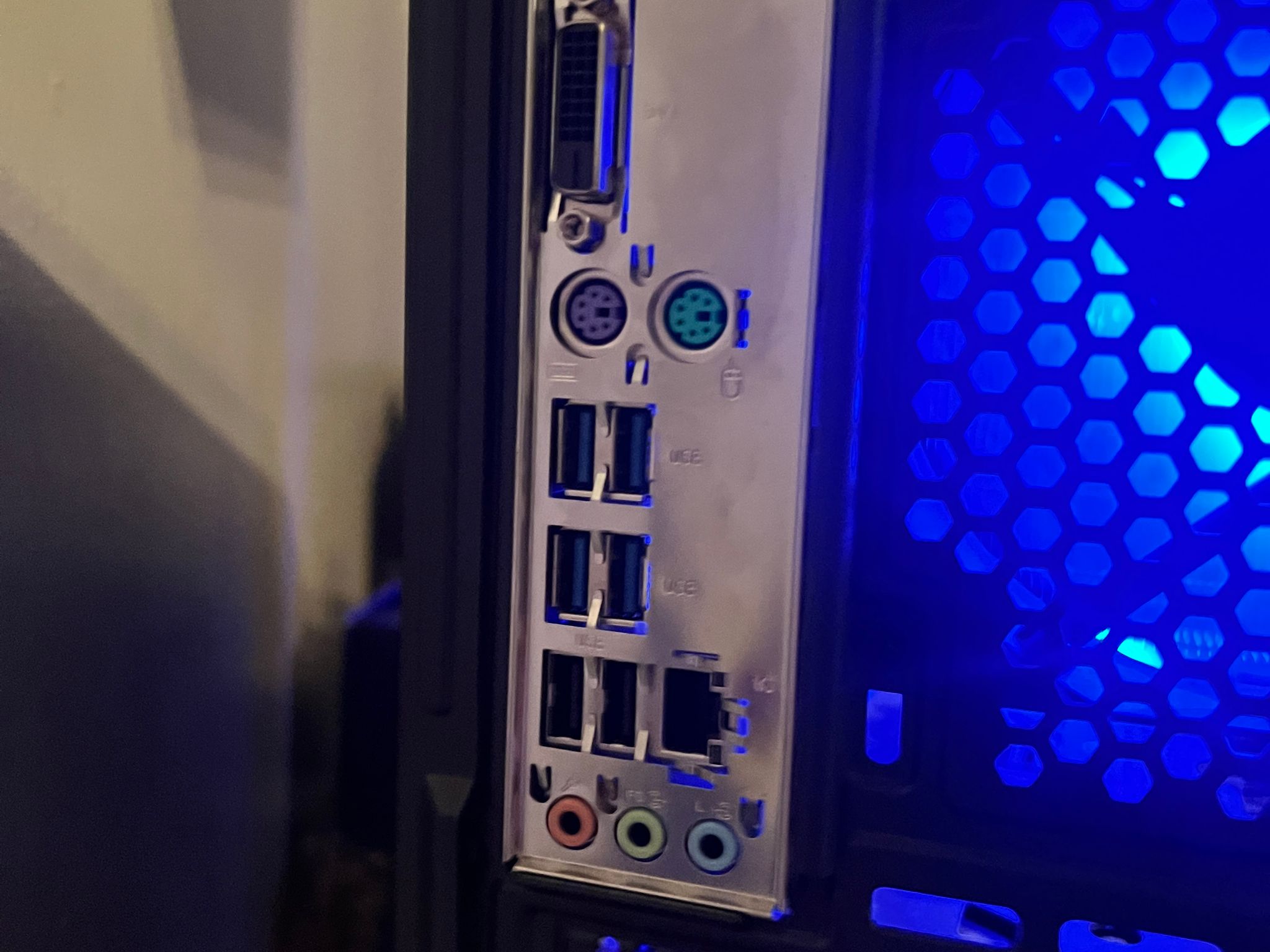 Ryzen 5 2600 rx 6650xt. Starter Gaming pc