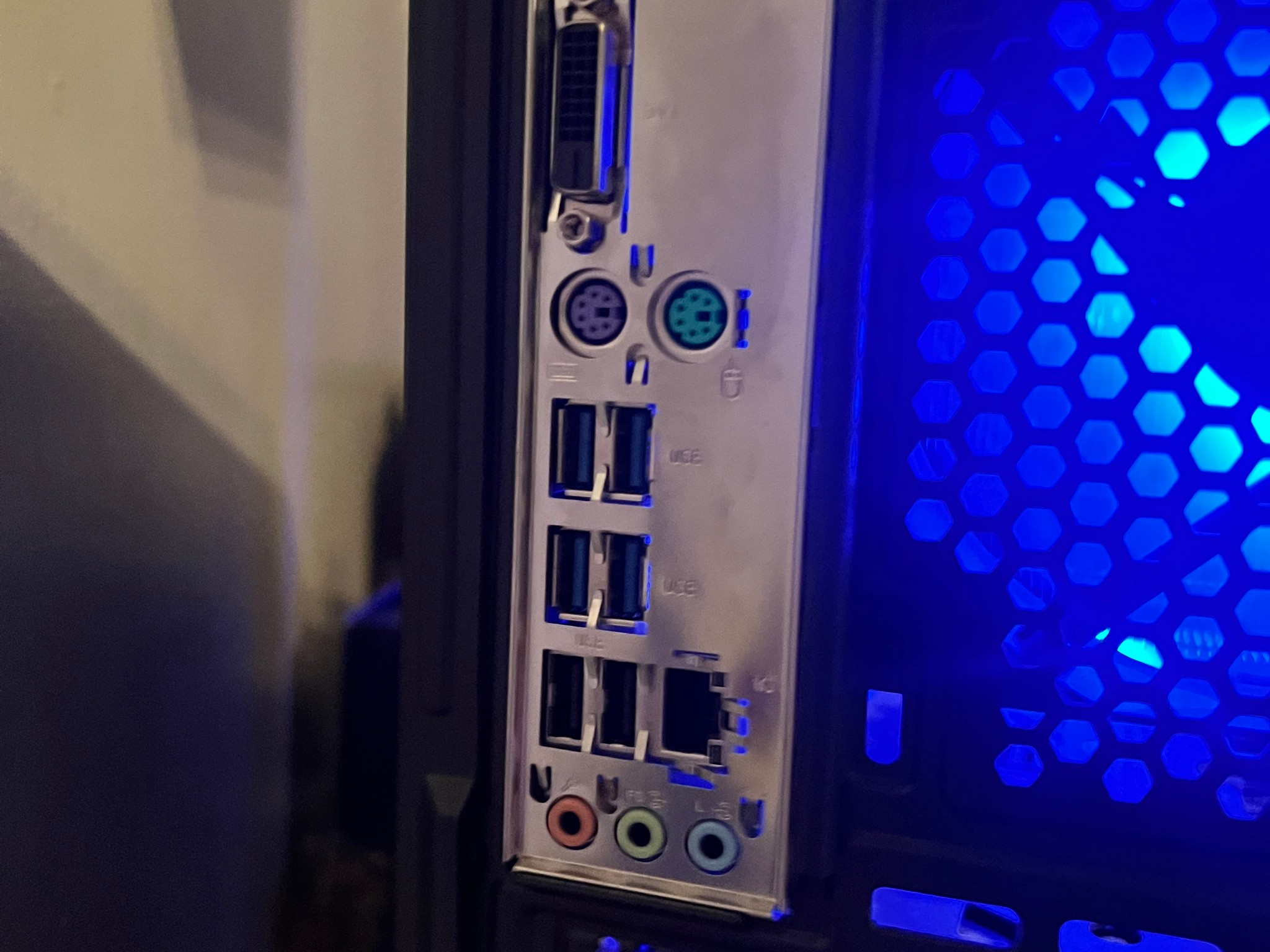 Ryzen 5 2600 rx 6650xt. Starter Gaming pc