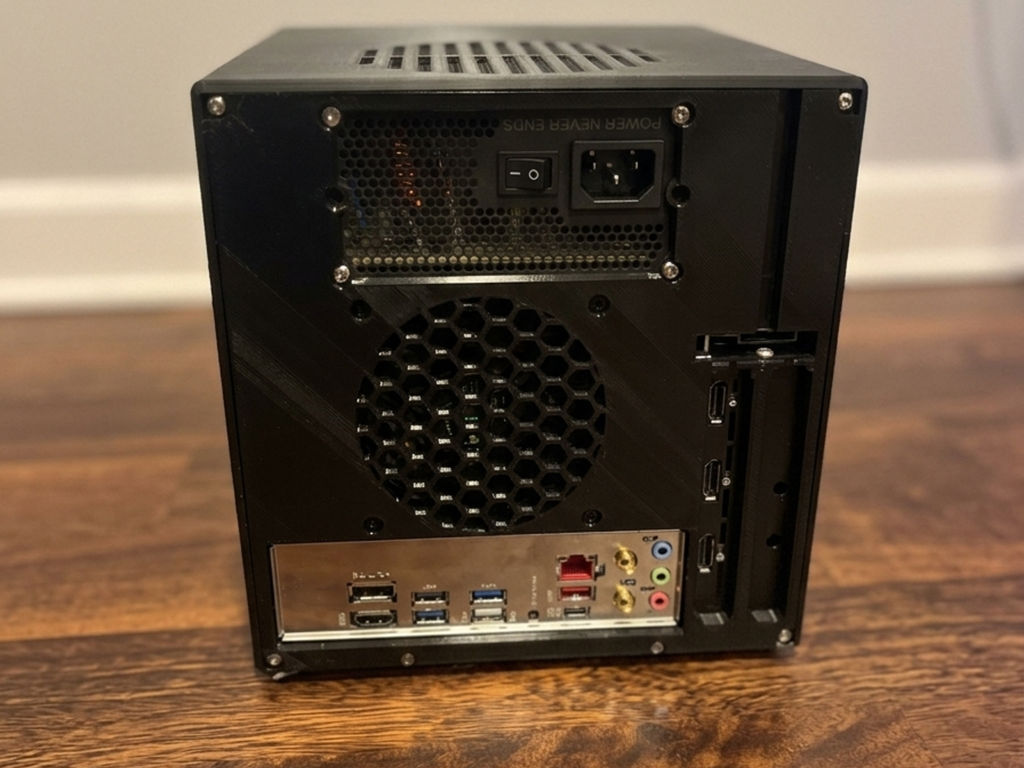 SteamBox - 9060XT Ryzen 8400F - Custom Faceplates - Get the experience!