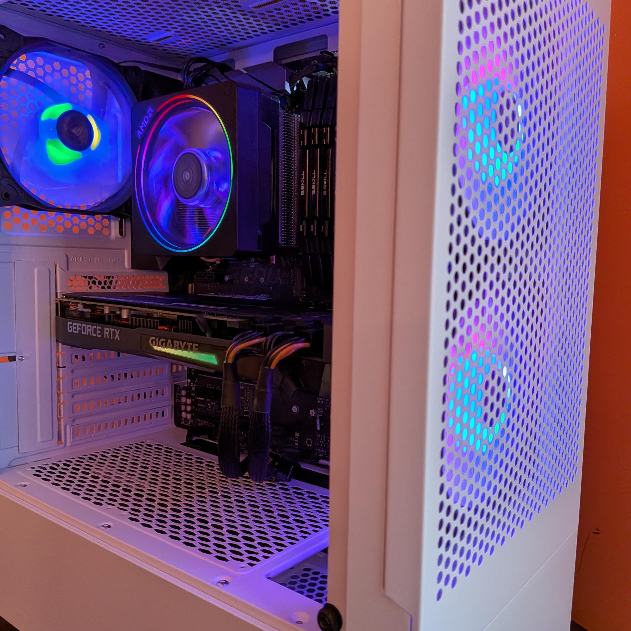 Ryzen 5500 (@4.6Ghz) | RTX 3070 | 32 GB | 1 TB SSD | 650W