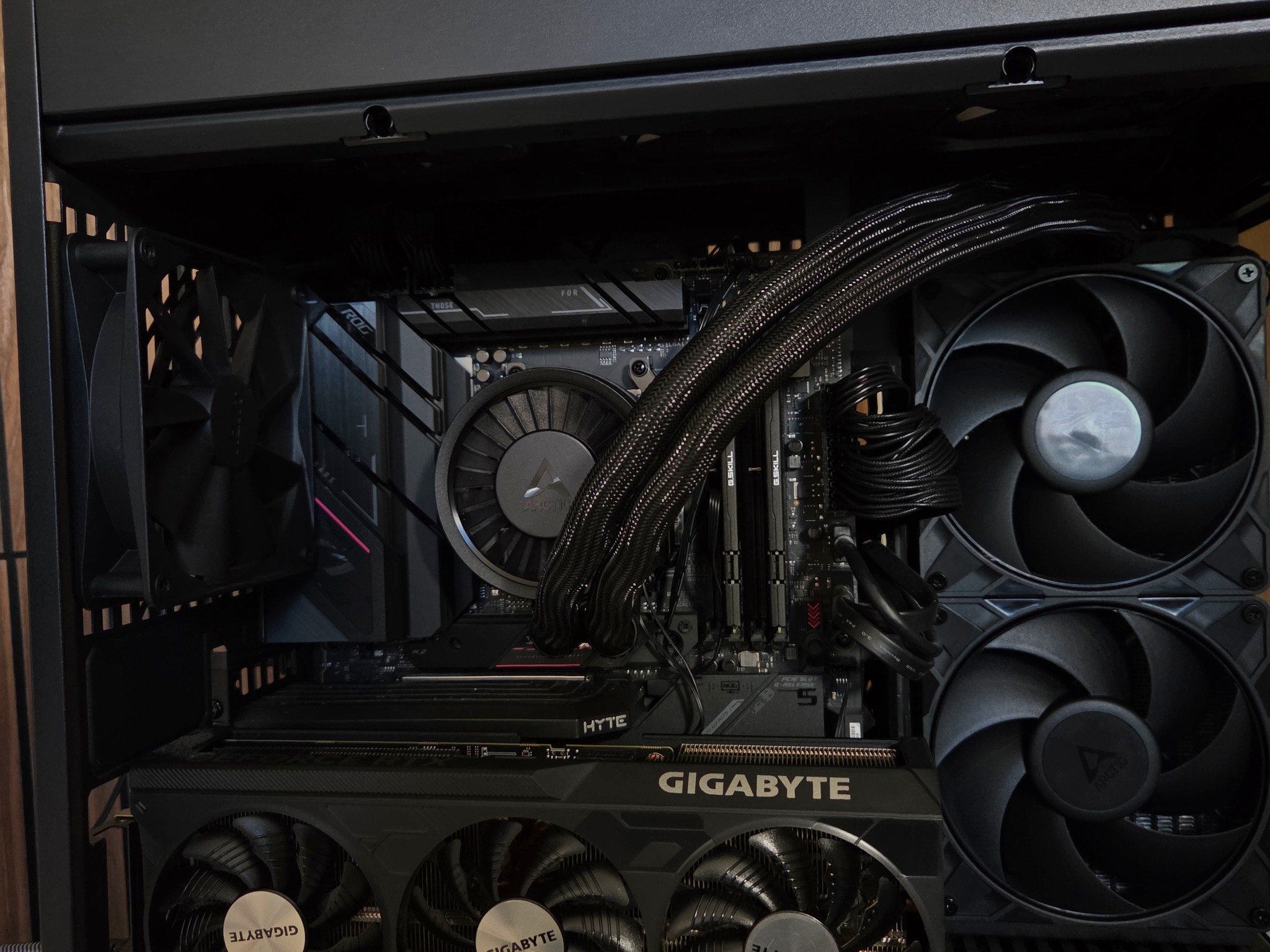 ALL Black V4 | RTX 4070TI SUPER| Ryzen 9 7900x | 32GB DDR5 | 1TB NVME | GOLD PSU | Windows 11 | WIFI