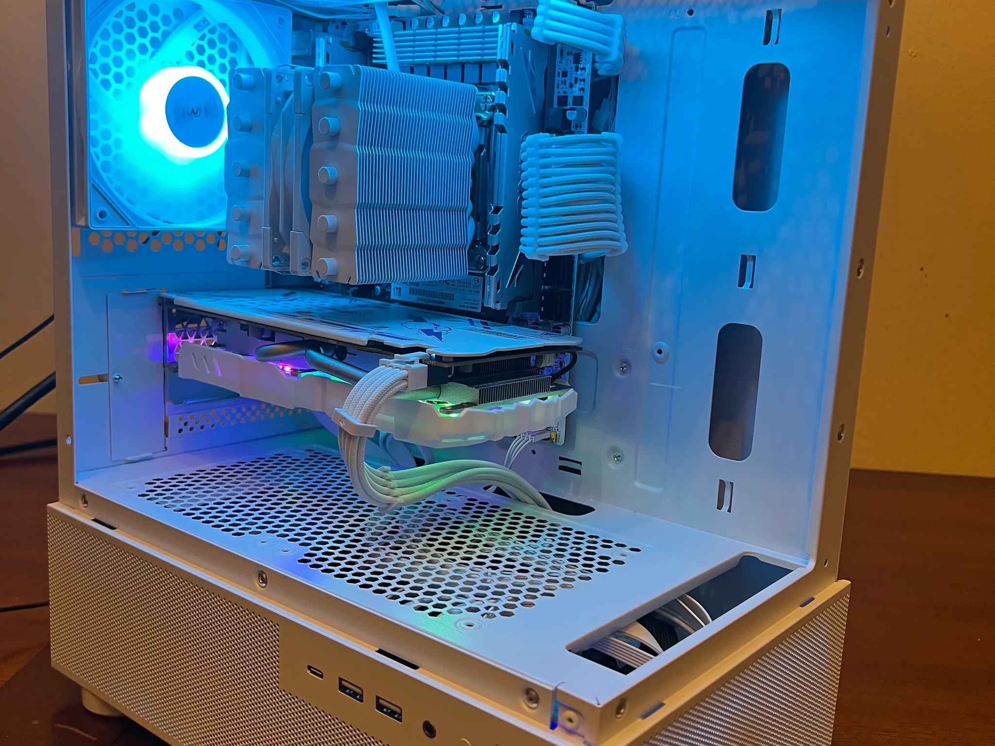 Intel 10 Core White Gaming PC RX 580 1tb NVME SSD 32GB RAM WIFi WINDOWS 10 Pro