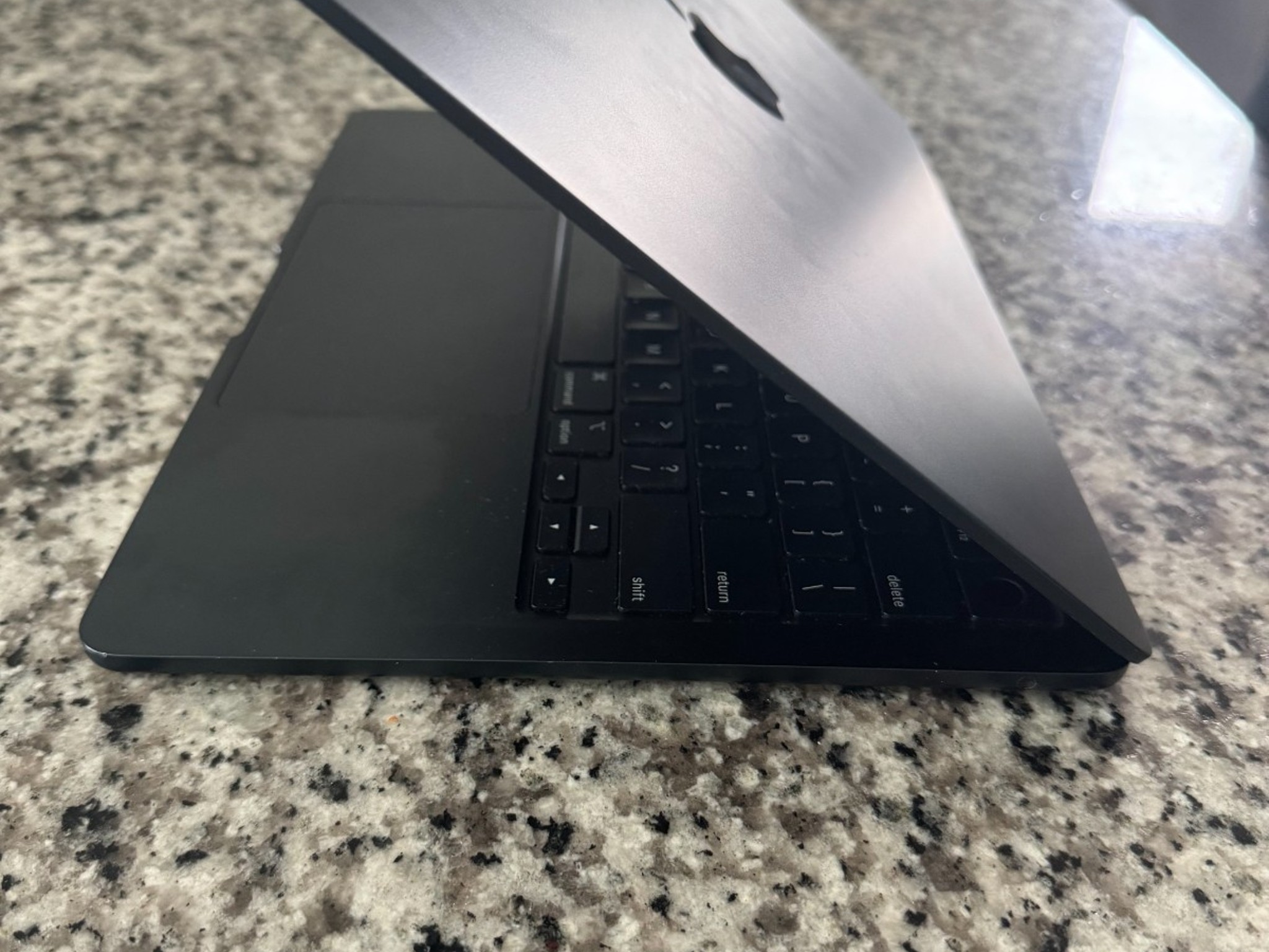 Apple MacBook Air M2 (2022) – Midnight – 256GB – I need this off my hands