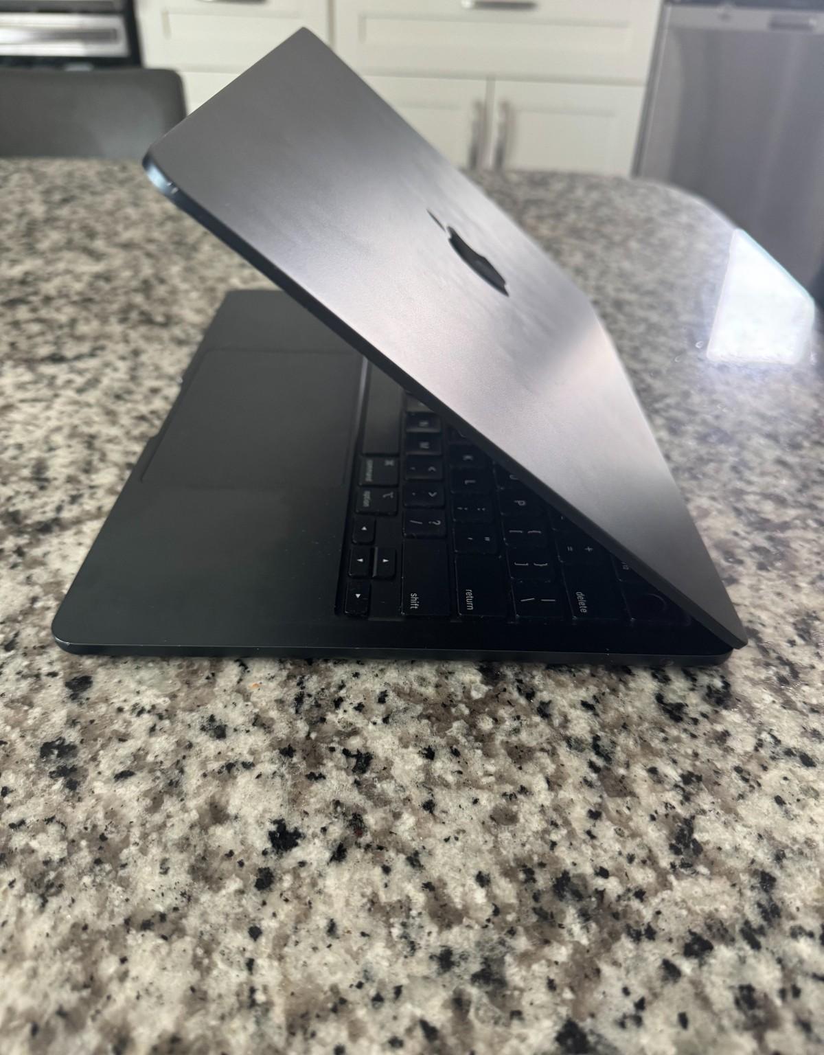 Apple MacBook Air M2 (2022) – Midnight – 256GB – I need this off my hands
