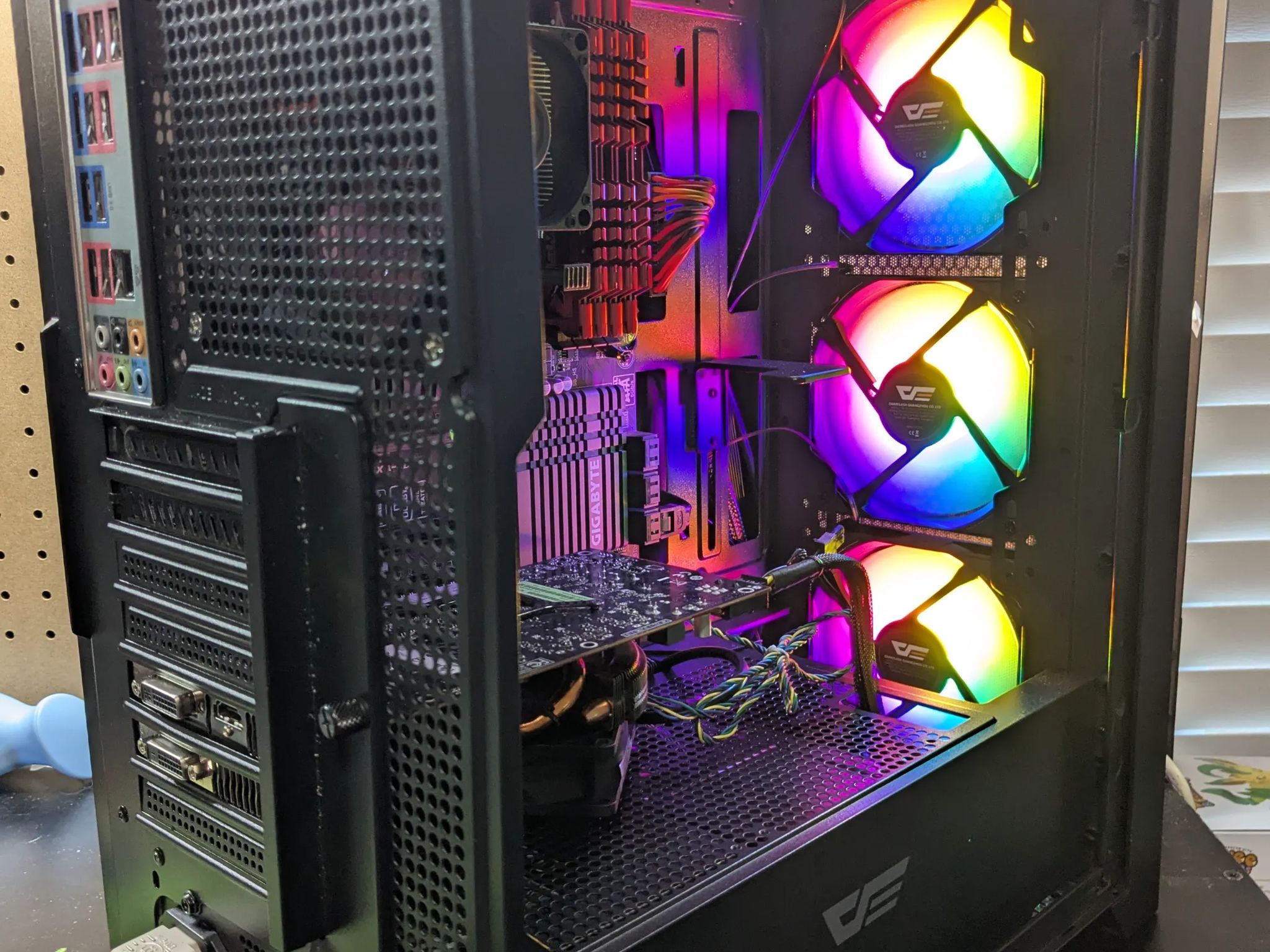 Scratch and Dent | 70 FPS Fortnite | AMD FX 6300, 16GB RAM, R9 270, 480GB SSD, Win10