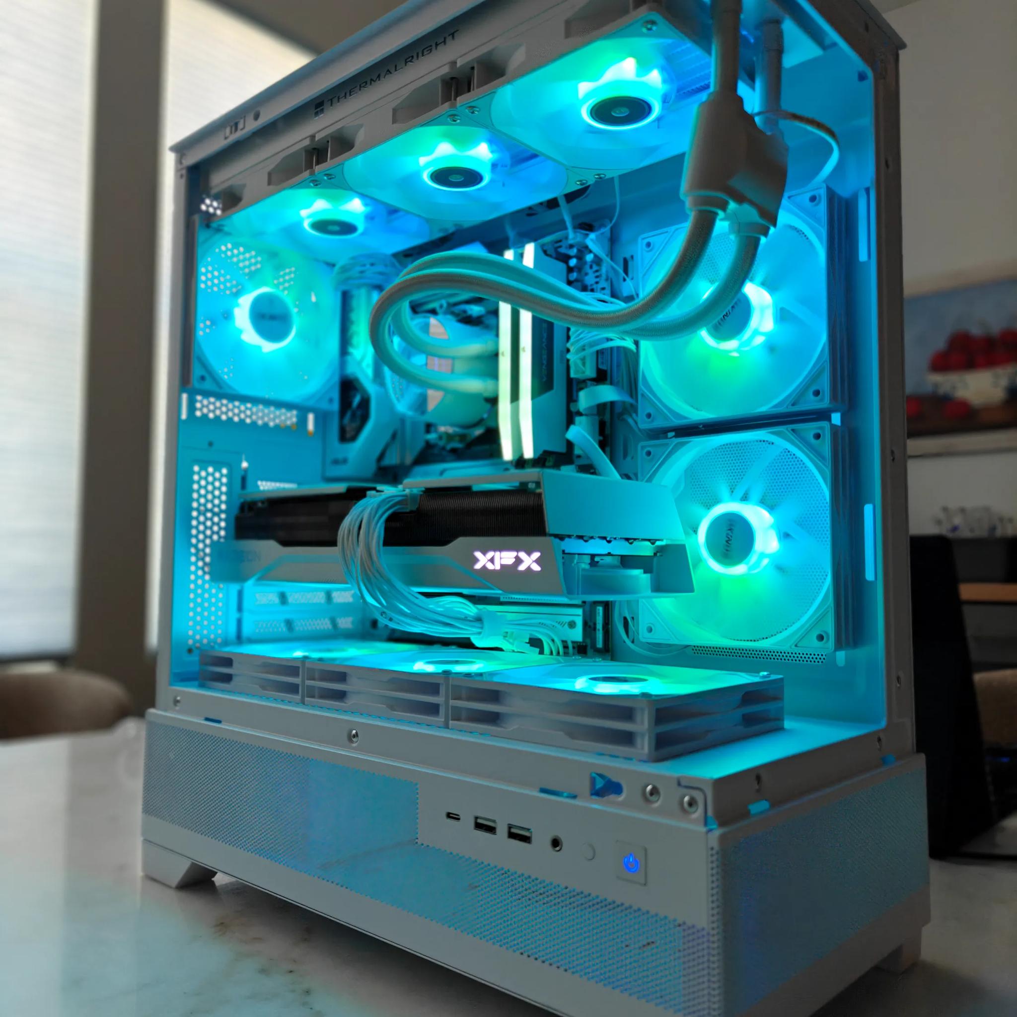 4K - 1440P - AMD Radeon RX 9070 XT - AMD Ryzen 7 7700X - 32GB DDR5 6000 - All White build