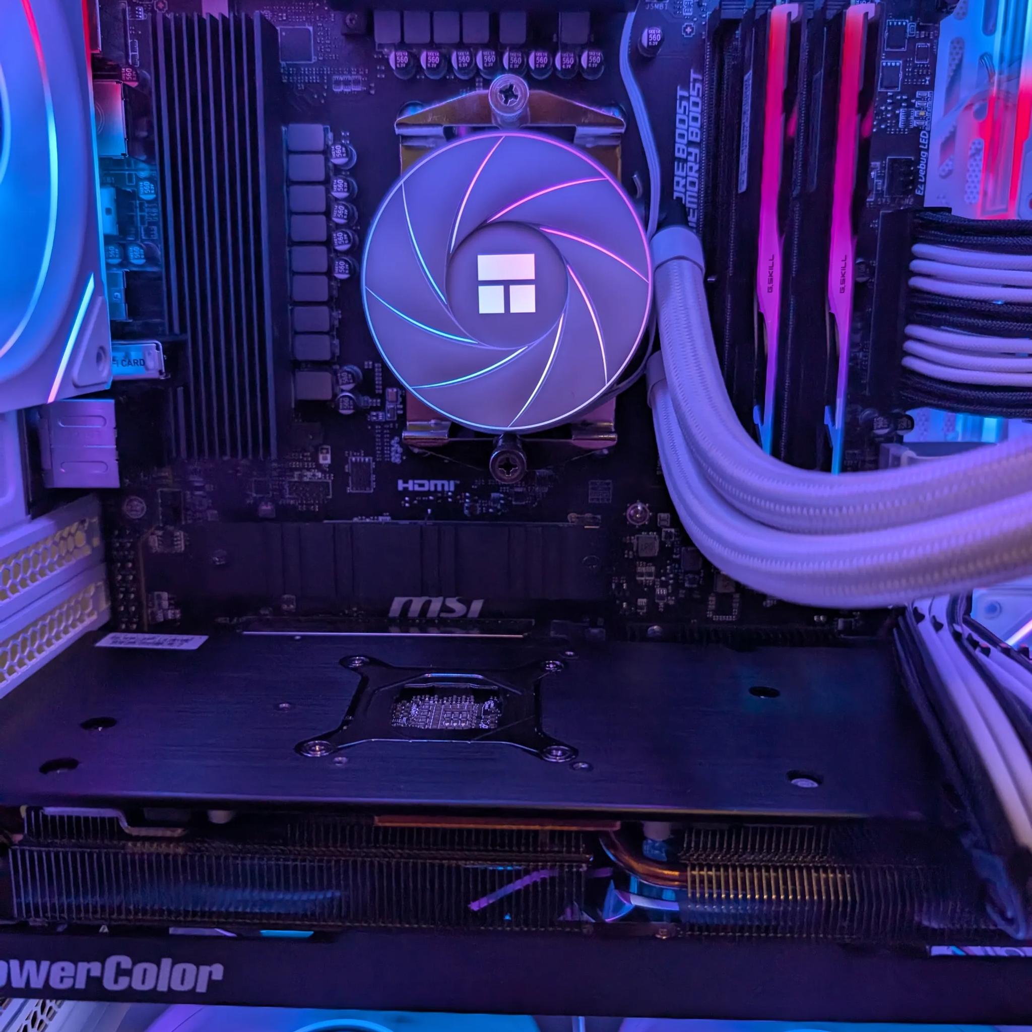 Ryzen 7 9700x | RX 7800 XT | 32 GB DDR5 6000 | 1 TB NVME | Liquid Cooled