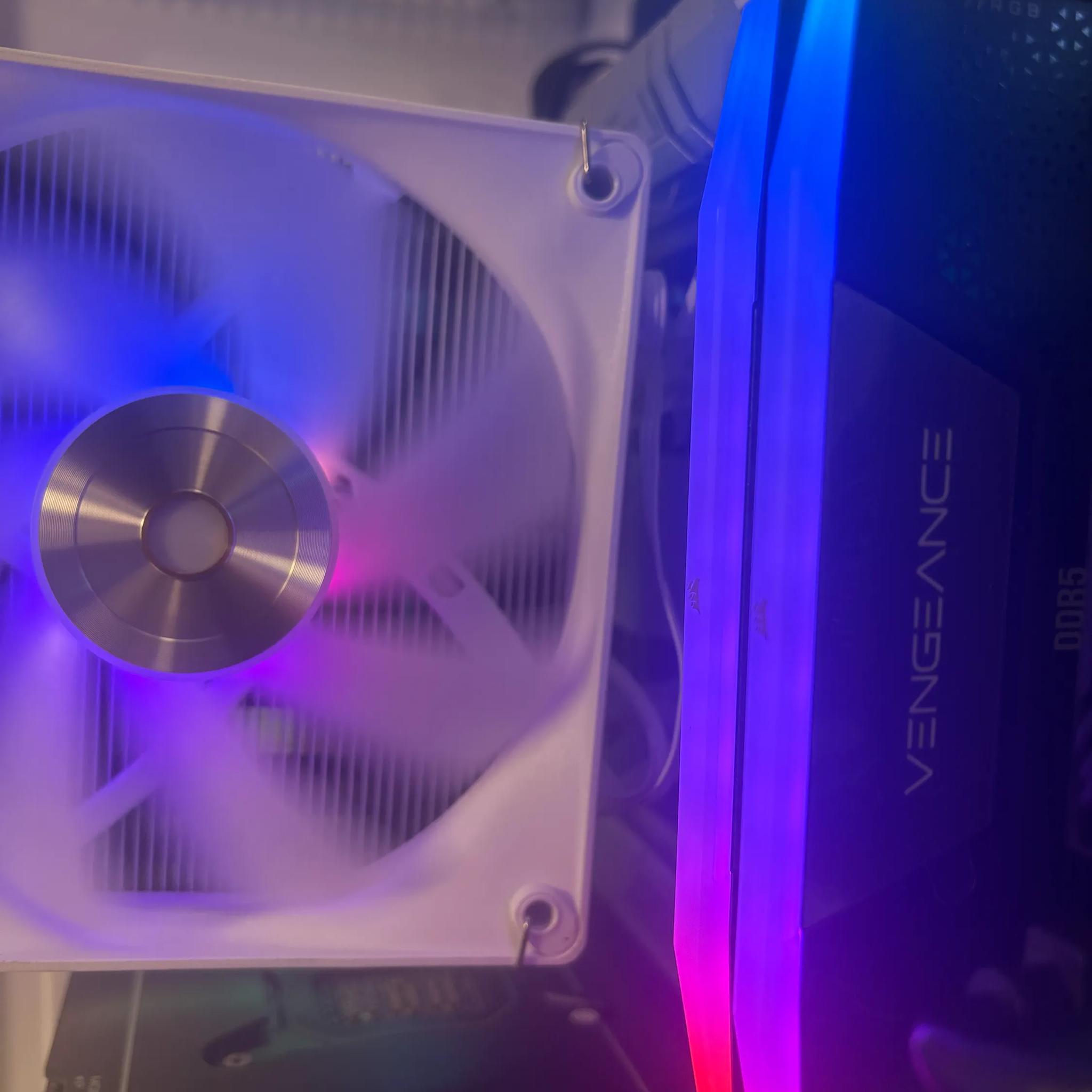 🥶🧊//Glacier Valley V2// - Ryzen 5 7600, RTX 5070, 32GB Ram, 1TB SSD🥶🧊