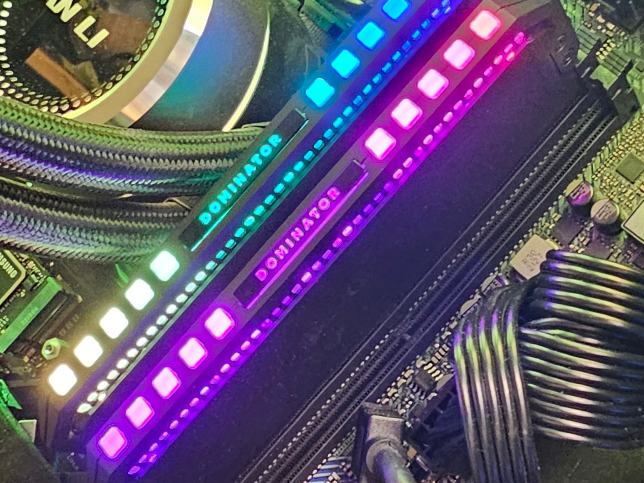 32GB DDR4 (2x16GB) 3600MT/s RGB Corsair Vengeance
