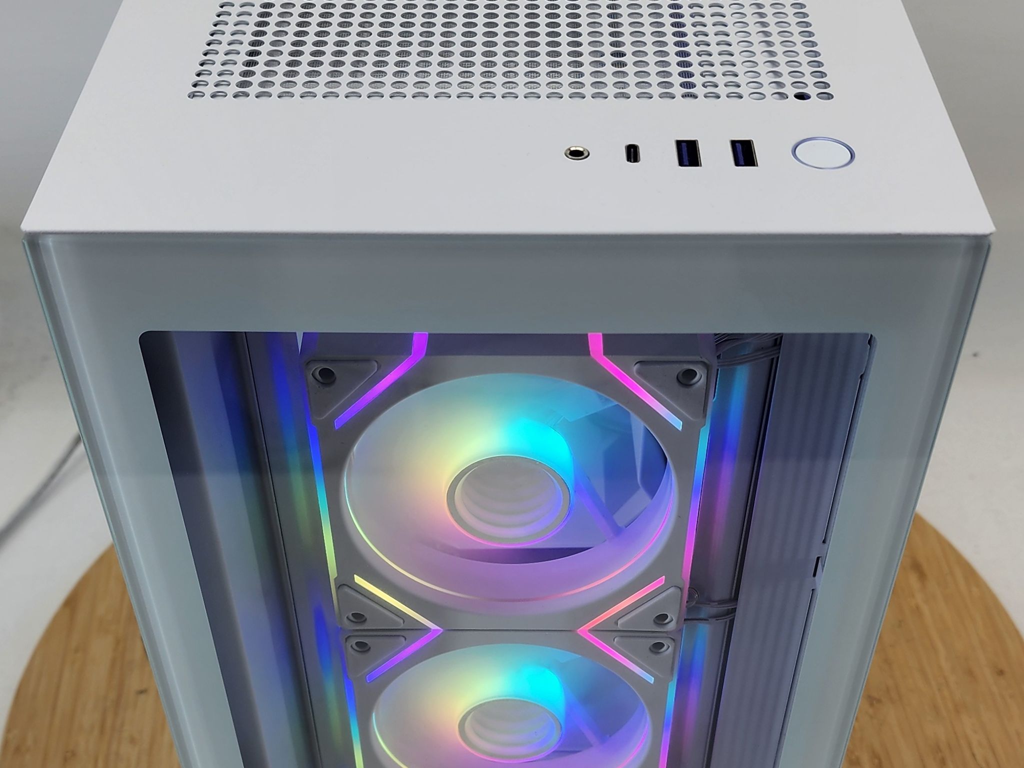 Gaming PC Ryzen 7 7800X3D 32GB RAM 2TB SSD RX 9070 XT 16GB Windows 11 Computer