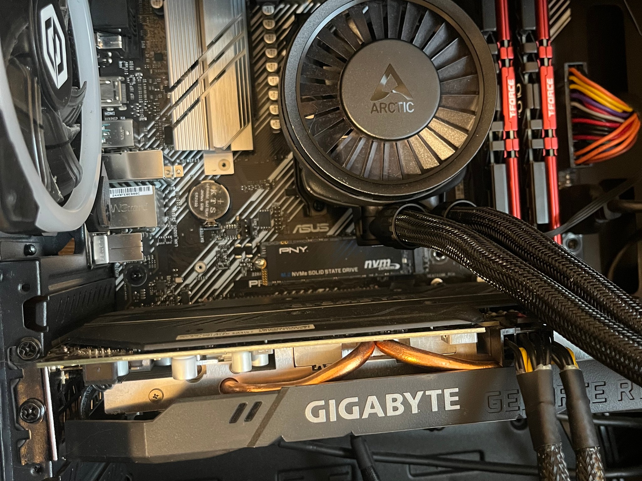 Ryzen 7 3700X | RTX 2060 OC | 32GB DDR4 3600 | 240mm AIO | Clean CyberPowerPC Build