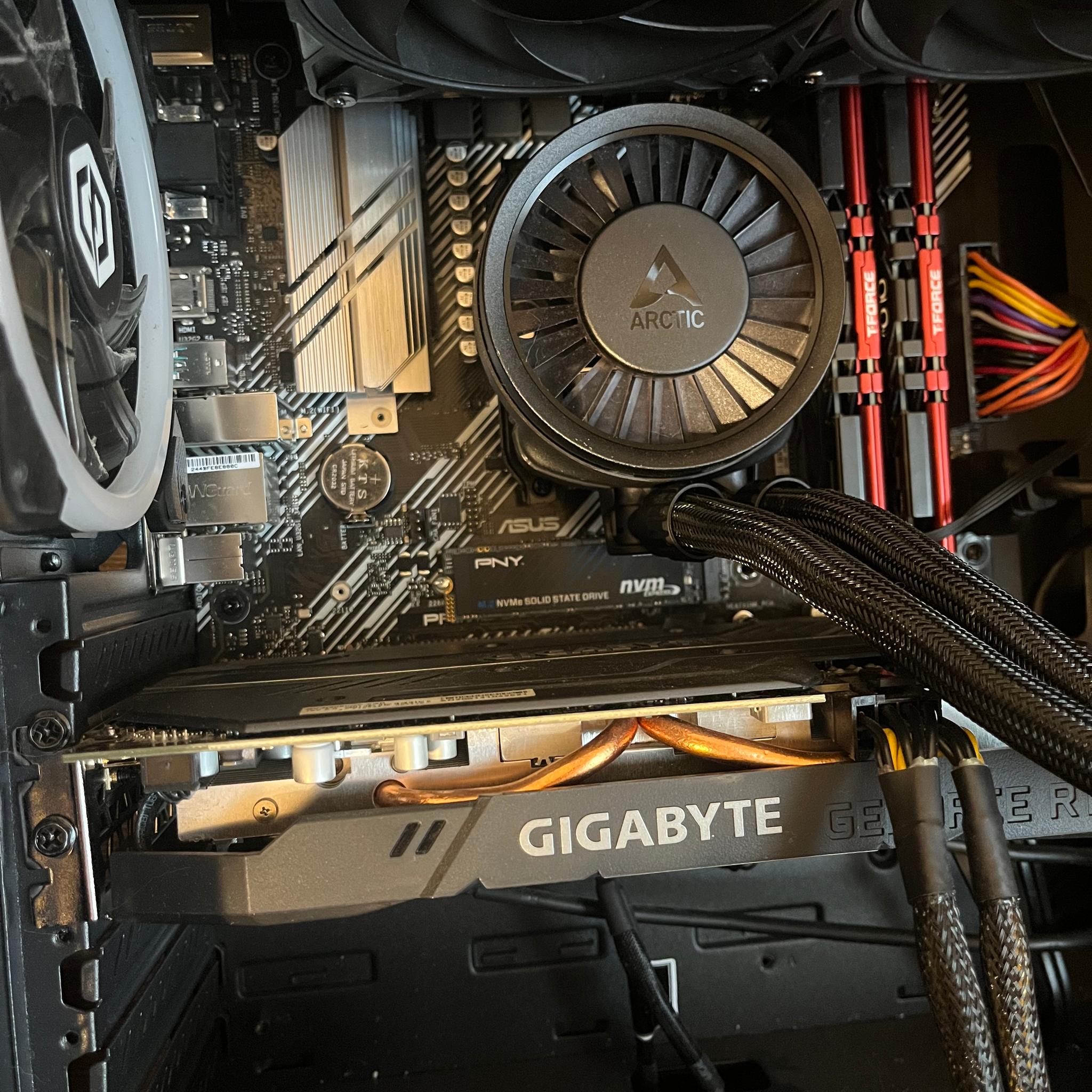 Ryzen 7 3700X | RTX 2060 OC | 32GB DDR4 3600 | 240mm AIO | Clean CyberPowerPC Build